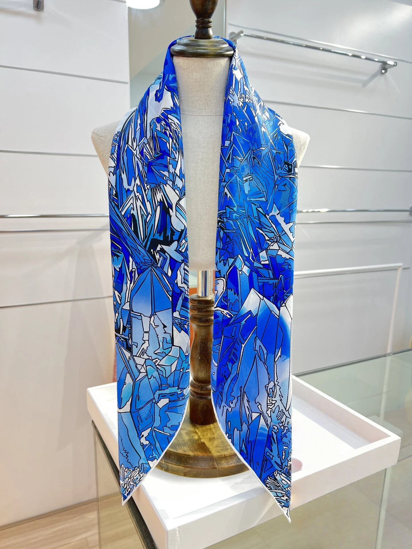 وشاح حريري كريستال H سلسلة جو مجاني دافئ ومتعدد الاستخدامات وشاح للرقبة ناعم ومريح/شال/وشاح هدية راقية