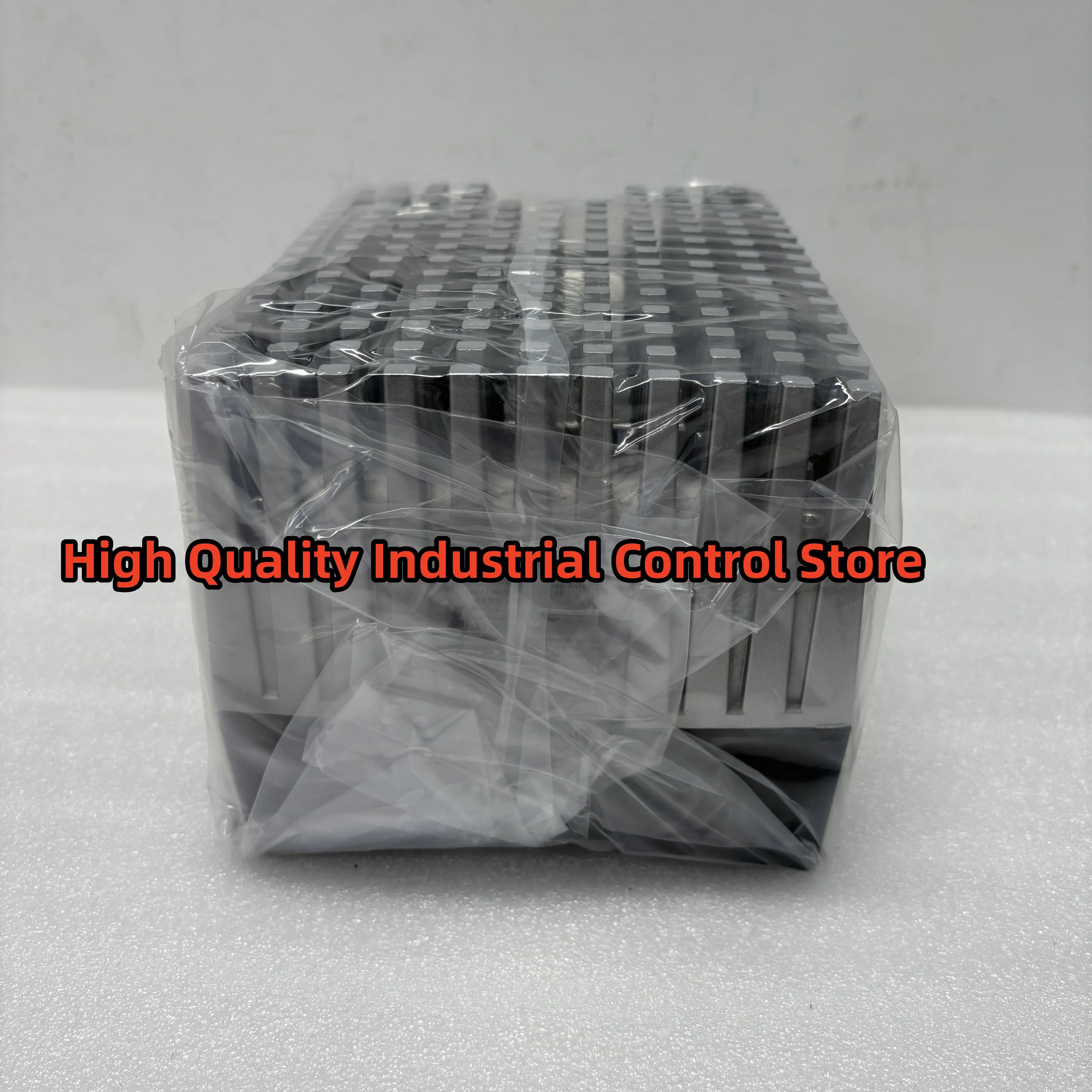 Frequenzumrichter E82MV751-4B001 E82MV751-4B151 neues Original