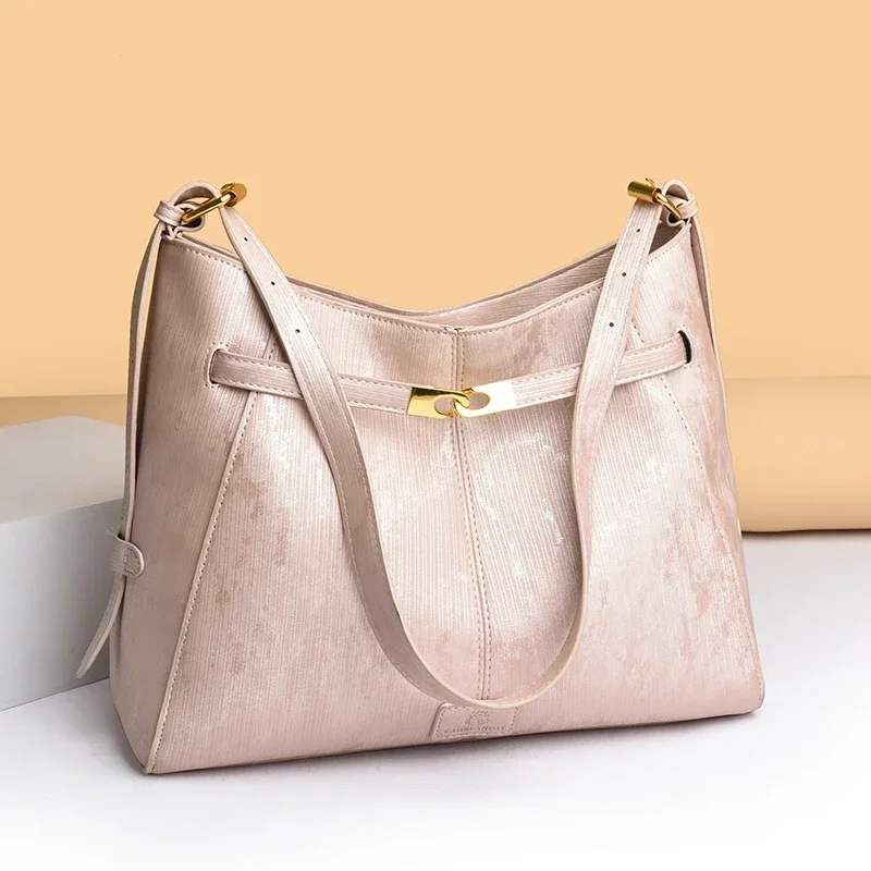 sacs-a-couches-de-luxe-sac-a-main-elegant-de-createur-parisien-couleur-unie-avec-design-tendance-pour-femmes-actives