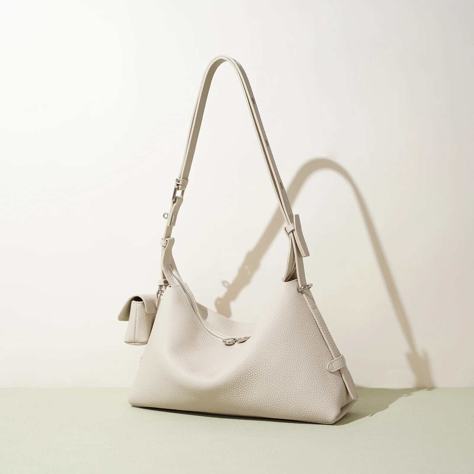 

Casual Top Layer Leather Underarm Bag Versatile Single Shoulder Commuter Bags Crossbody Bag High-End Spring Niche Handbag 2026