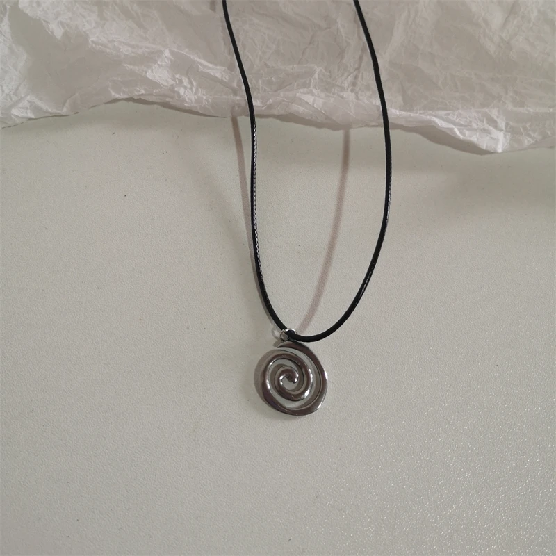 Vintage Spiral Vortex Pendant Hand-woven Leather Rope Necklace for Women Unisex Boho Pentagram Necklace Fashion 2023 Y2K Jewelry