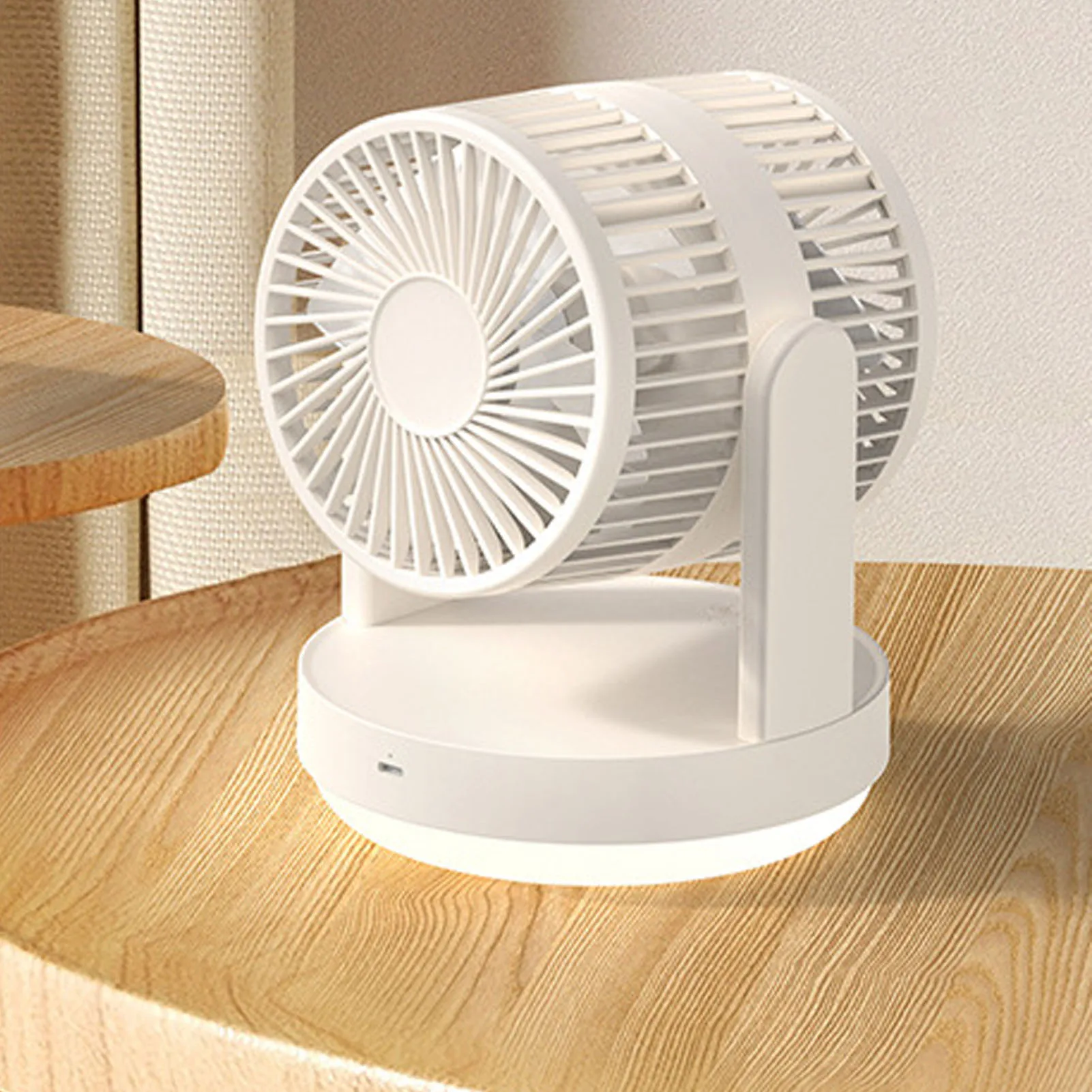 مروحة مكتب 3 سرعات قابلة للتعديل وقابلة لإعادة الشحن لسطح المكتب تتأرجح مع ضوء ليلي لغرفة النوم المنزلية باللون البيج والأسود