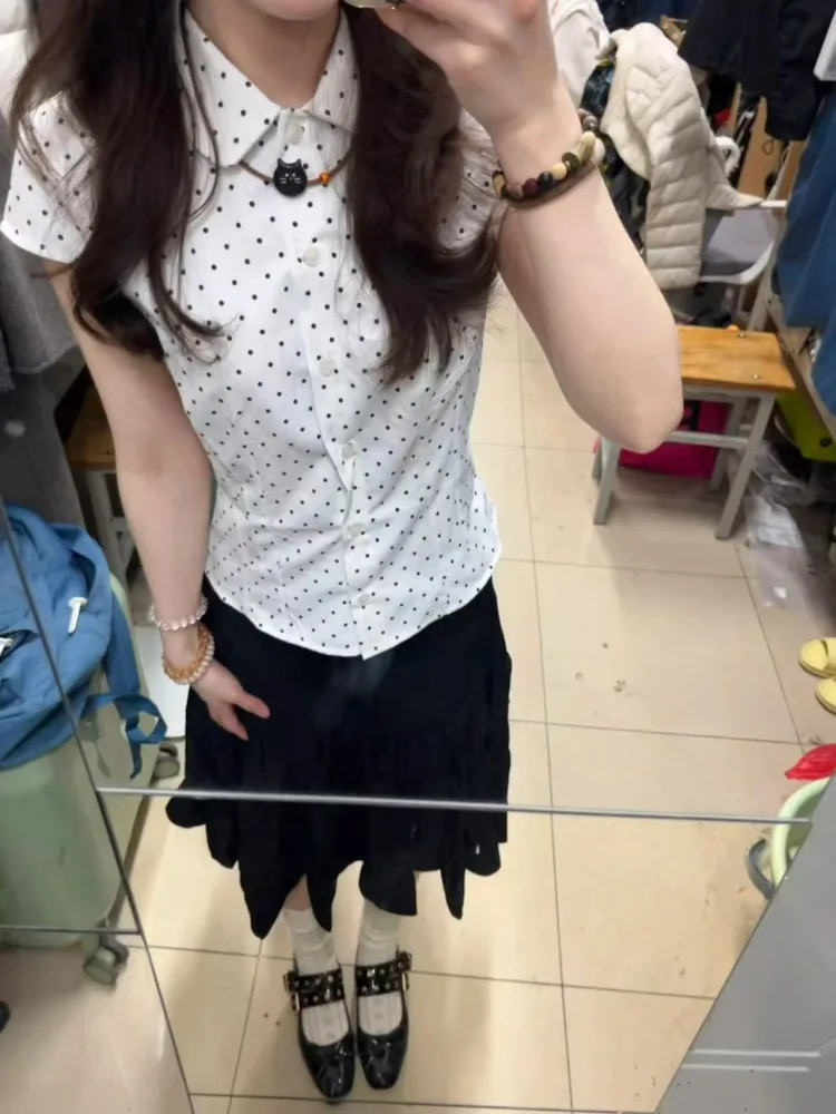 

Женский дизайн в горошек в стиле ретро, белый цвет, ор Све, простой дизайн, корейская версия, свободный крой, деталь на пуговицах