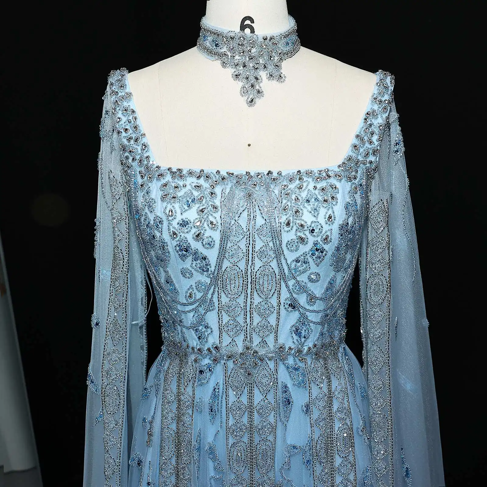 Sharon Said Elegantes Dubai Nude Arabisches Abendkleid mit Cape-Ärmeln Choker Weinrot Hochzeitsfeierkleider SS543 Maßanfertigung – Detail 28