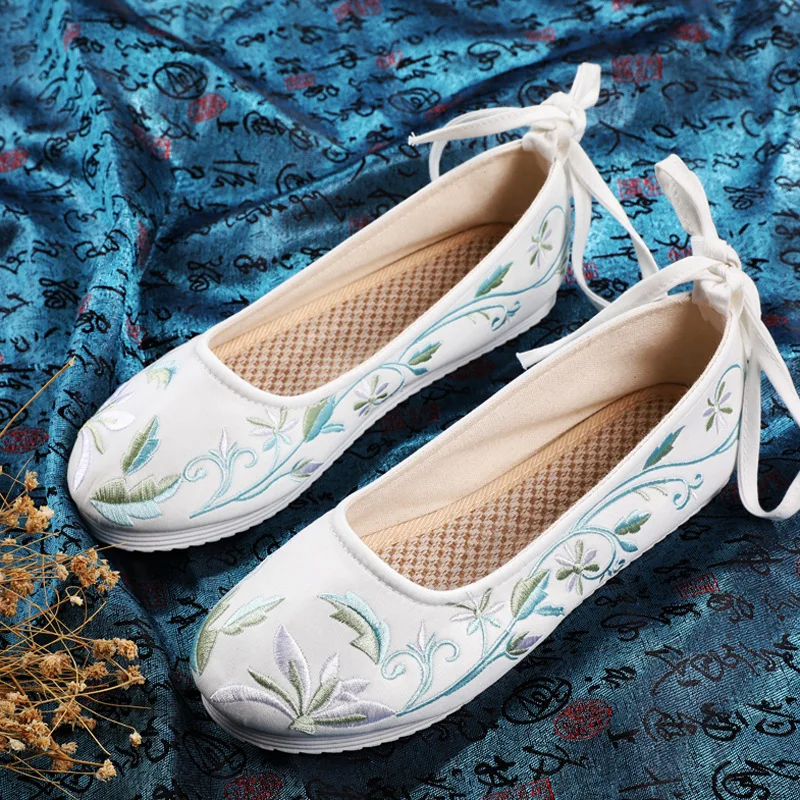 

2026 Women's White Floral Embroidery Chinese Hanfu Flats Bow Tie Design Comfort Casual Daily Shoes Q-418