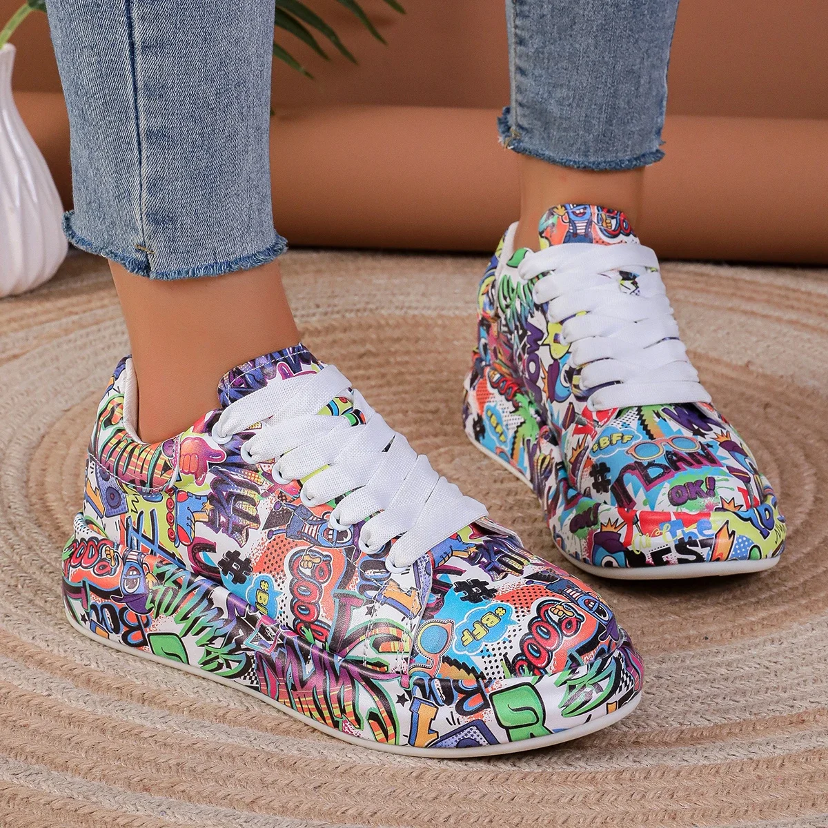 Thick-soled Increased Women\'s Sports Shoes Women New Women\'s Hand-painted Graffiti White Shoes Outdoor Casual Shoes Plus Size 43