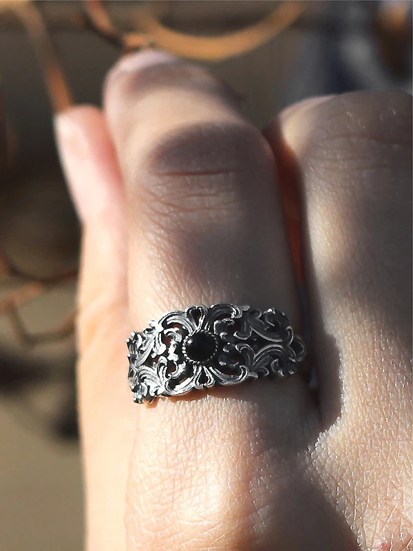 Blessed Flourishing Floral Silver Ring Embedded with Black Agate Vintage Style for Men And Women Ethnicity Inspired Jewelry