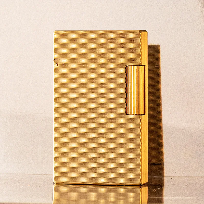 

High-end Brass Oil Lighter, Crisp Sound When Opening The Lid, Fashionable and Stylish for Men. Side-slip Grinding Wheel