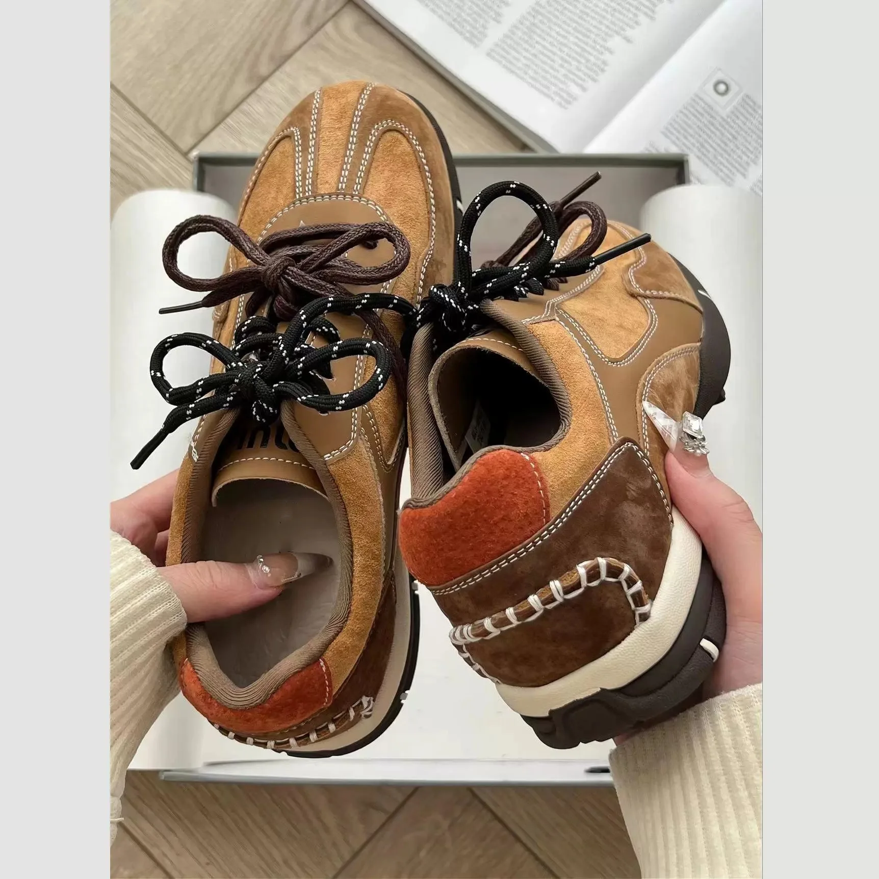 Women's Chunky-Soled Sneakers: Versatile Casual Sneakers in Brown Retro Style