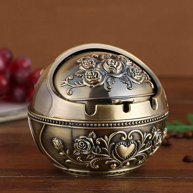 

New Metal Ashtray, Smoking Windproof Vintage Lid Ornament, Retro Cigarette Metal Decorative, Gadgets Cigarettes Table