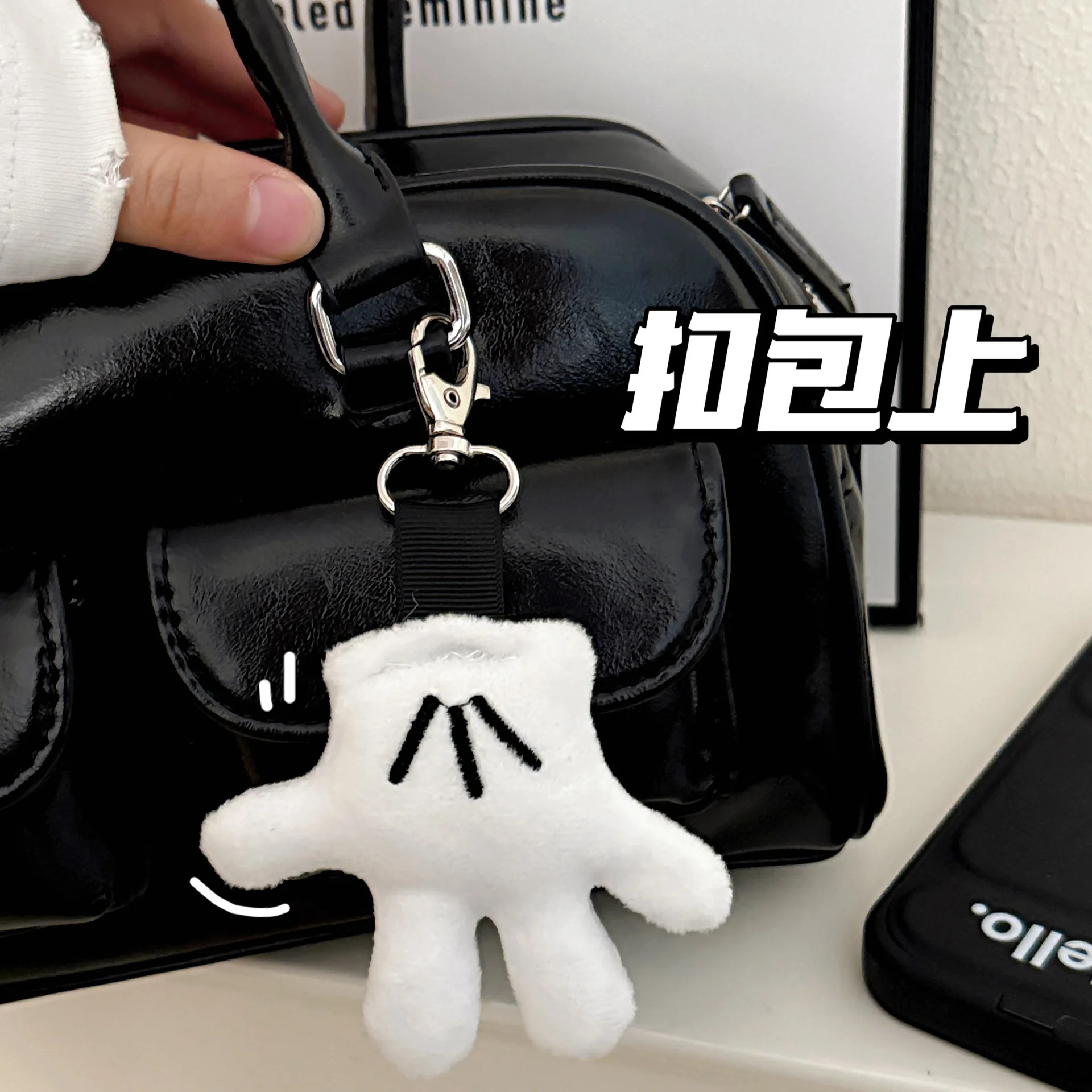 جميل رائع ميكي قفازات سلاسل المفاتيح Y2K سحر محشوة الأيدي حلية قلادة كيرينغ سيارة على ظهره الموجودة في قاعدة المفتاح الديكور الهدايا