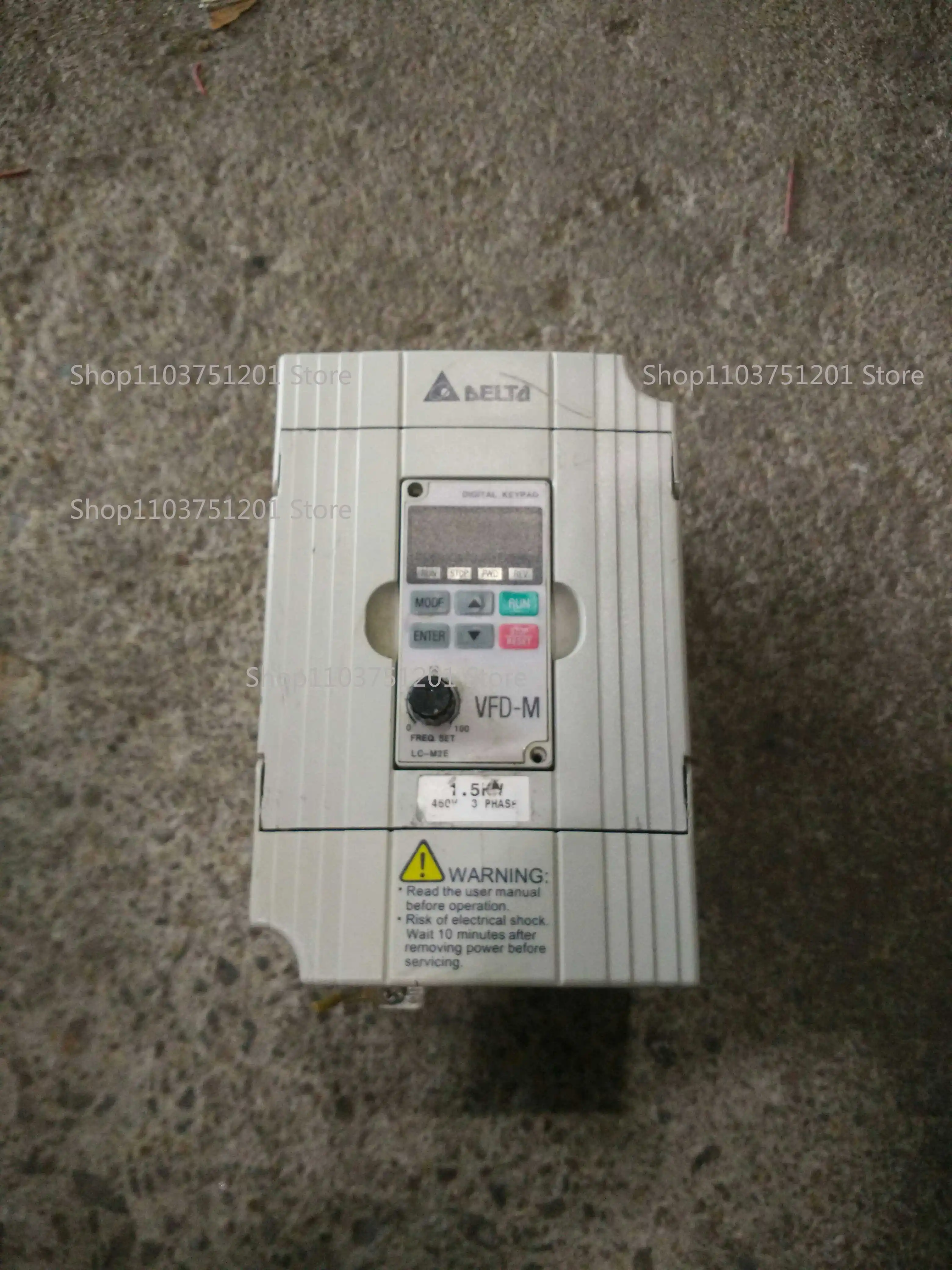

Инвертор VFD-M VFD015M43B 380 В 1,5 кВт физическое изображение