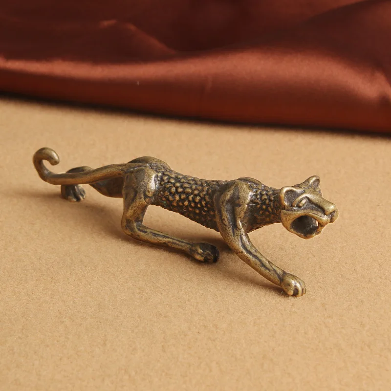 Pure brass made old cheetah tabletop, money, leopard creative pen holder, leopard handicraft decoration, literary and tea pets