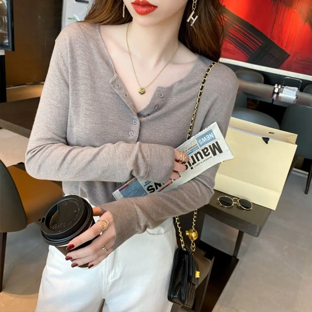 

Женский однотонный вязаный кардиган в корейском стиле, тонкий свободный верх с глубоким вырезом, осенняя новая стильная нижняя рубашка