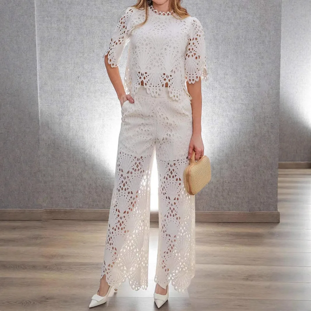 

Новинка 2025 года, белый топ с рукавами-лепестками и вышивкой, широкие брюки, комплект из двух предметов, женский летний модный темпераментный костюм
