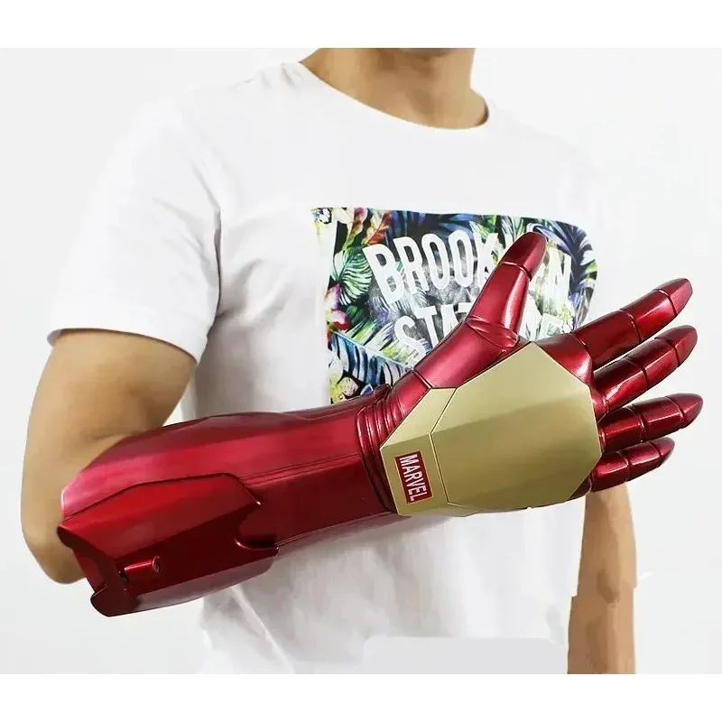 Guantes con luz LED de Iron Man a escala 1/1, figura de brazo, guante de emisión infrarroja, disfraz de Cosplay, vestido elegante, accesorios para espectáculo en escenario de Anime