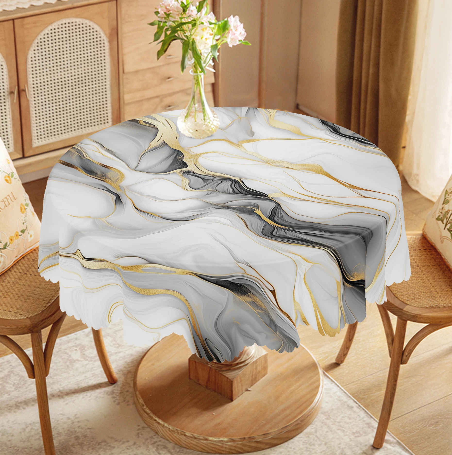 1 pièce de nappe ronde de style luxueux avec impression de motif de marbre, disponible dans différentes tailles, fond gris et blanc avec texture semblable à d'encre fluide, associée à une nappe décorative ronde avec une table à manger en relief