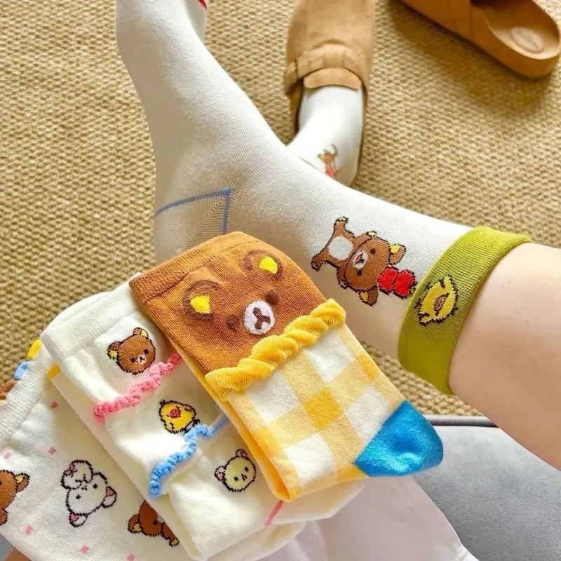 4 قطع كرتونية ‌ جوارب Rilakkuma متوسطة الأنبوب متعددة الاستخدامات في المنزل، جوارب مريحة ودافئة للأولاد والبنات هدايا العيد