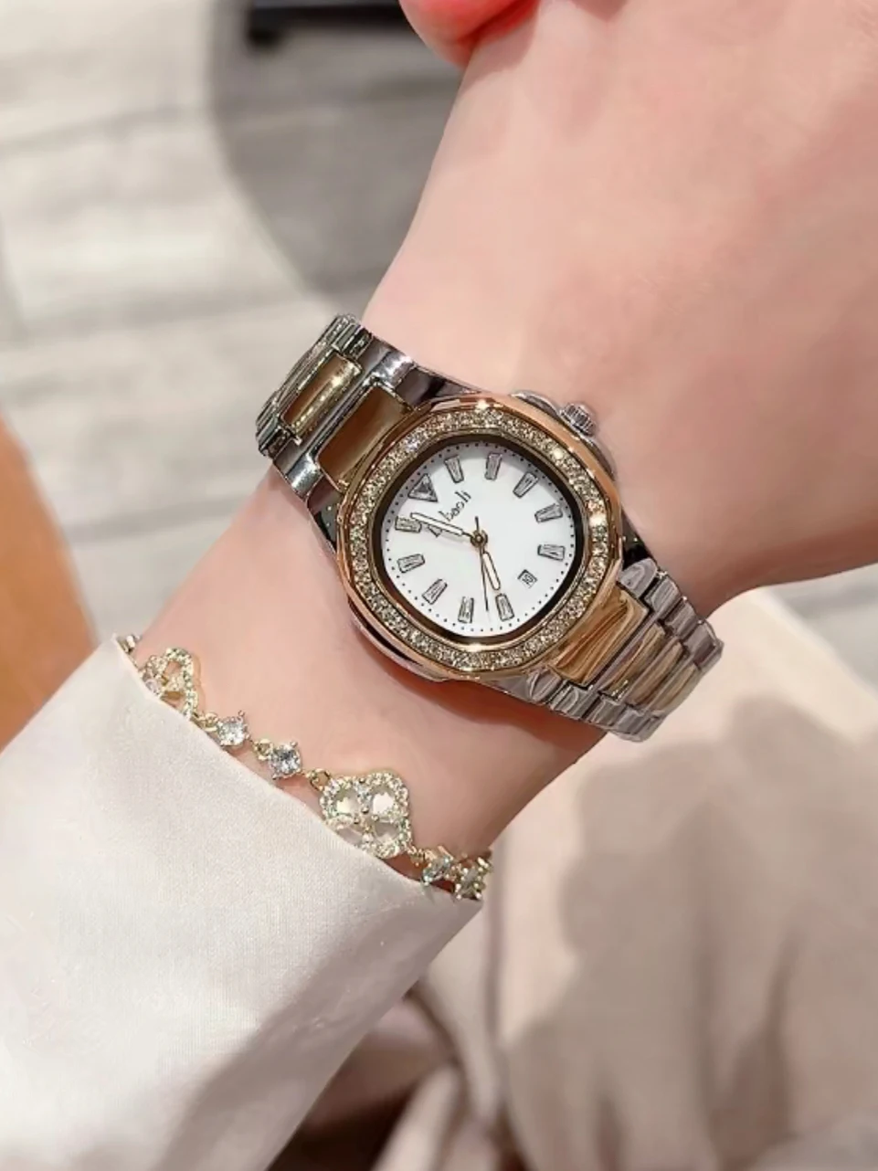 Nova moda retro pequeno relógio quadrado luz luxo feminino relógio de quartzo presente para mulher high-end luxo feminino