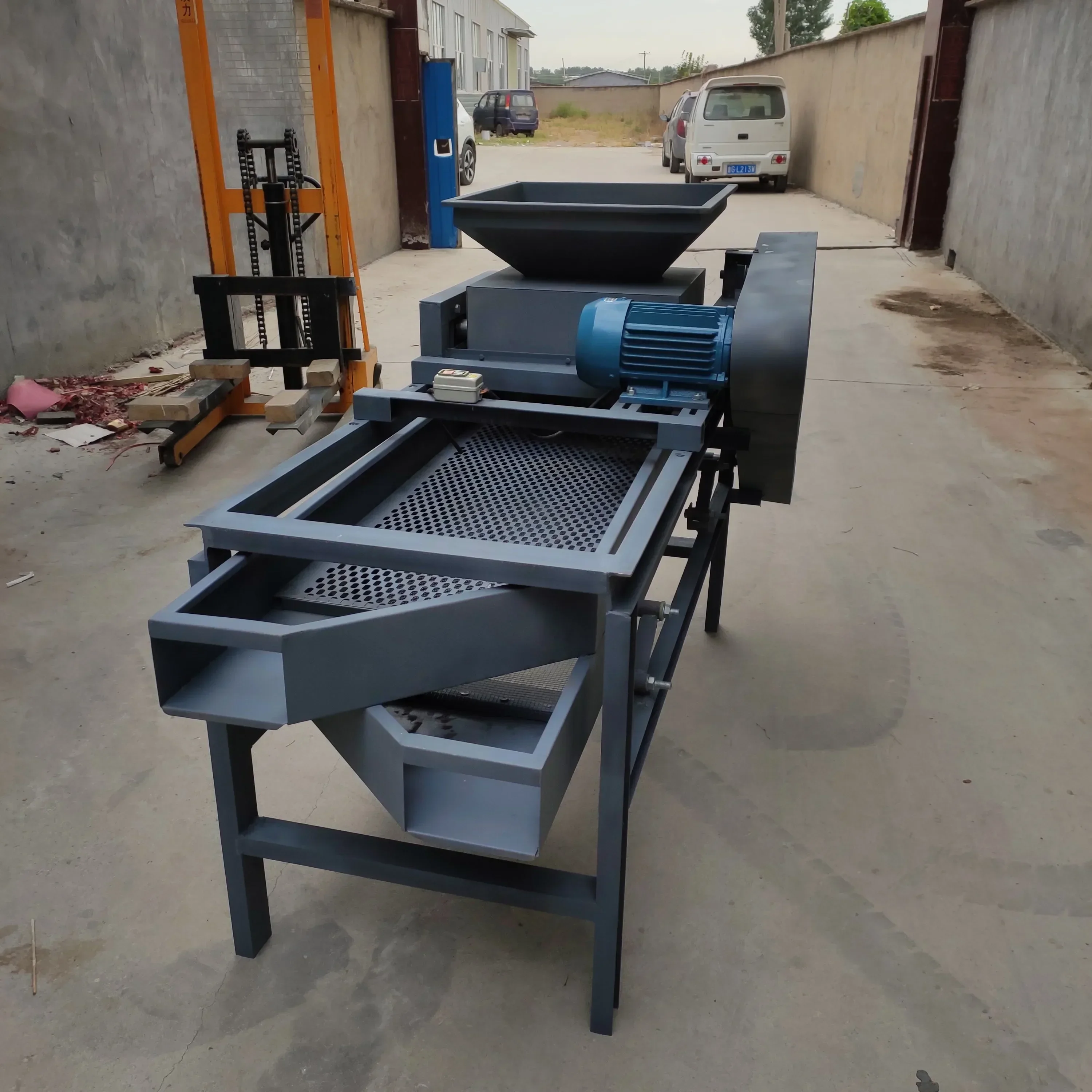 Automatic nut grinder small walnut shell crusher almond shellers walnut cracking machine Hot sales