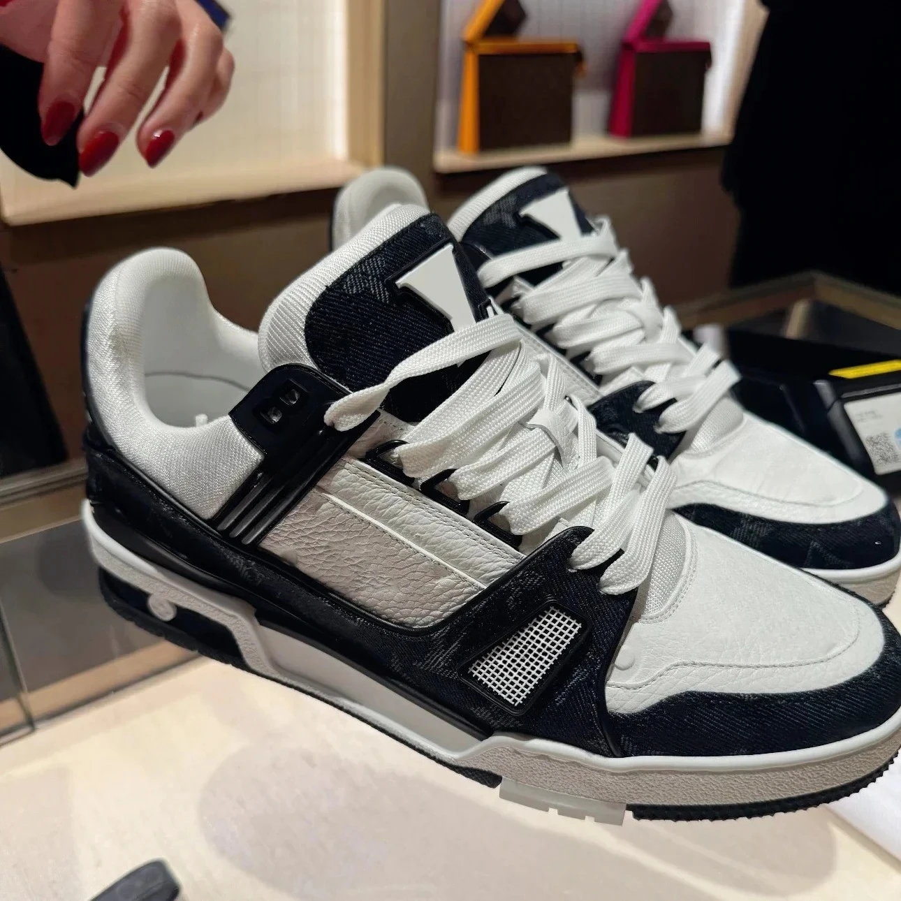 European Minimalist Luxurious Fashion Sports Shoes, Men's Low-top Casual Textured Printed Training Shoes, Unique Creative Denim Casual Shoes, Versatile Creative Women's Shoes, High-end Brand Platform Sports Shoes. view 2
