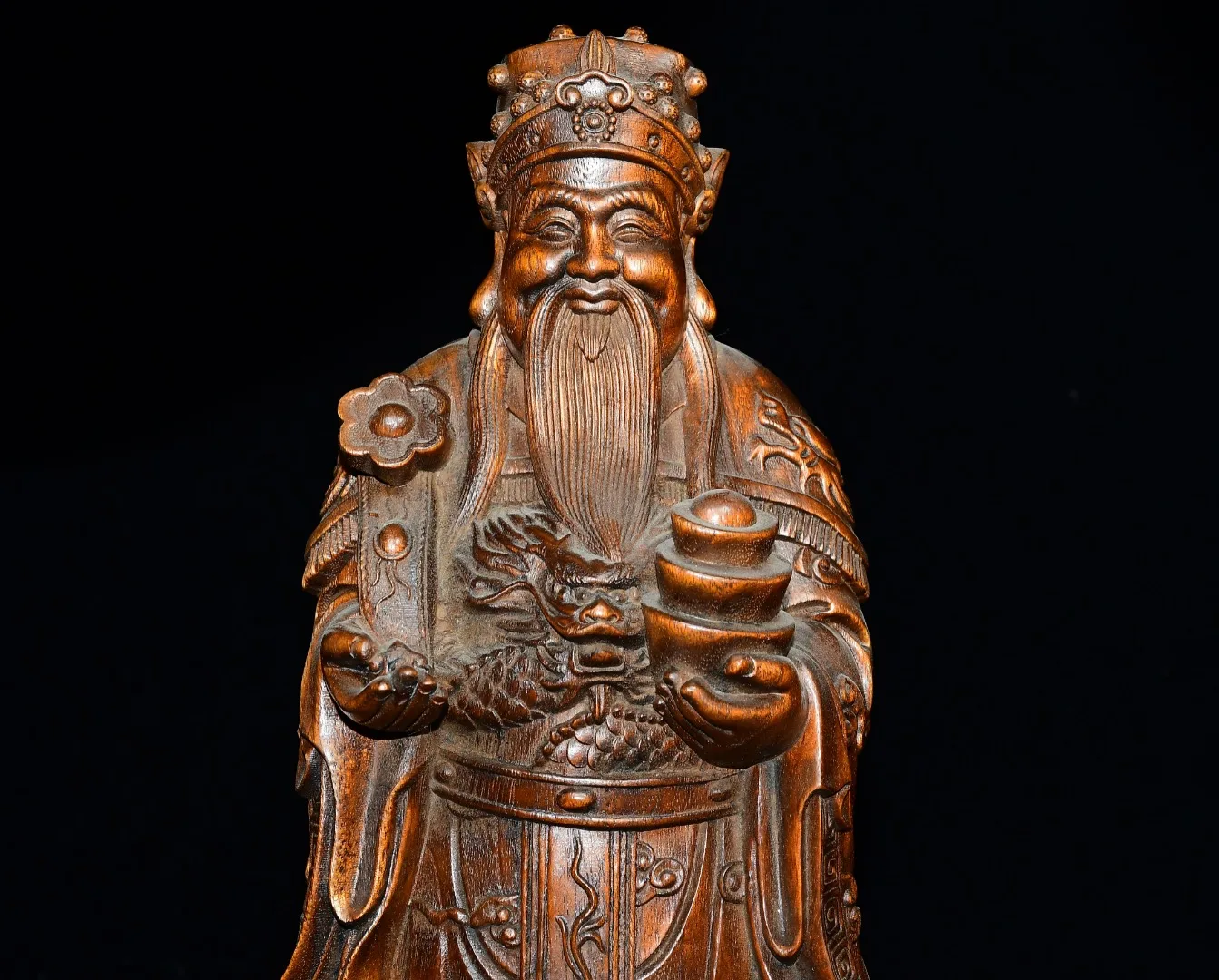 High-quality small-leaved juniper wood deity figurine for home worship. Suitable for store display to attract customers.