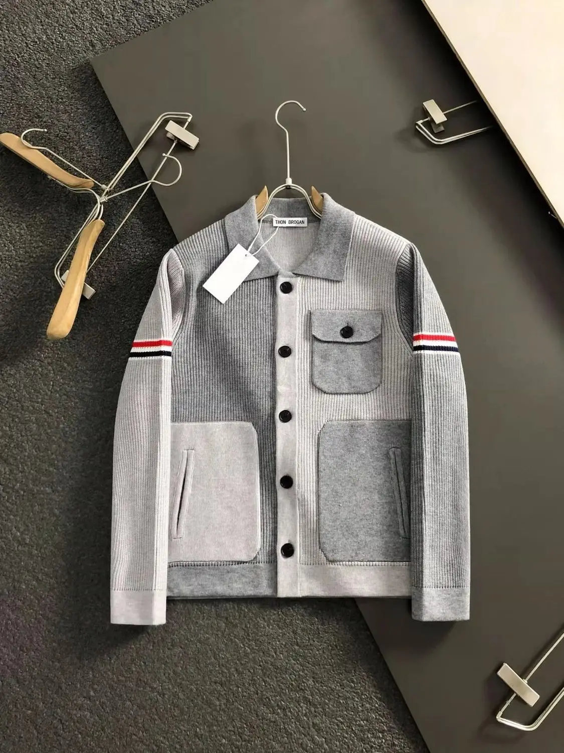 

Autumn and winter trend color matching long-sleeved knitted sweater 2025 new men's fashion splicing contrasting color sweater