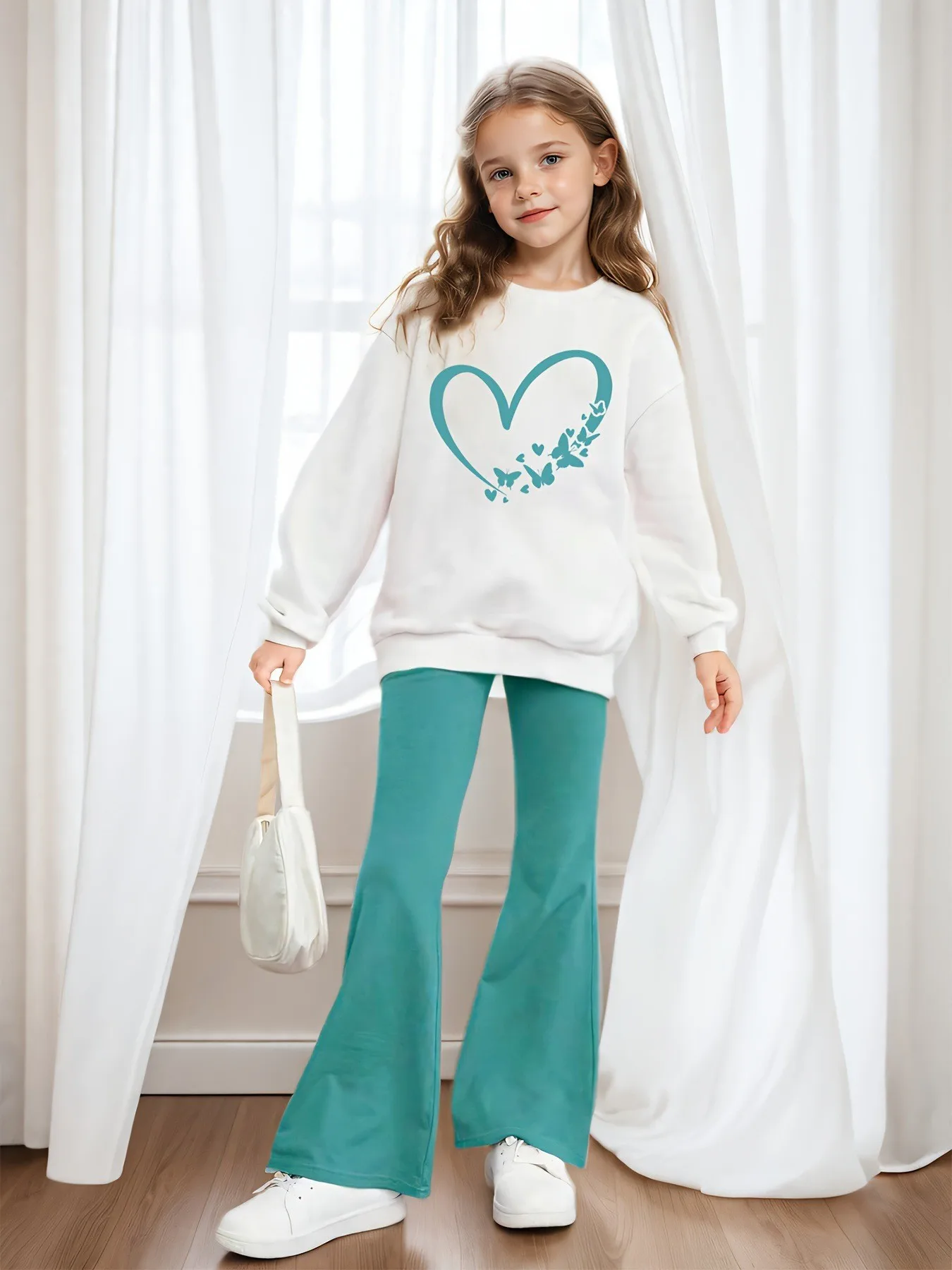 Frühlings- und Herbst-Outfit für Mädchen: Weißes Sweatshirt mit Rundhalsausschnitt + blaugrüne Schlaghose, zweiteiliges Set, Kinderkleidung mit Herz- und Schmetterlingsdruck, geeignet für Kinder ab 3 Jahren, lässig und vielseitig. – Detail 5