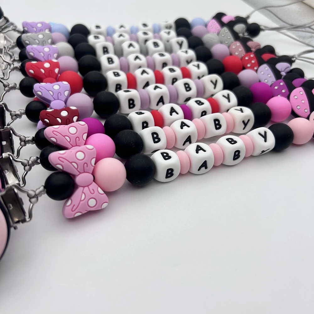 Personalisierte Englisch Russische Buchstaben Baby Silikon Erdbeere Schnuller Clips Ketten Halter Beißring Anhänger Zahnen Kawaii Geschenk