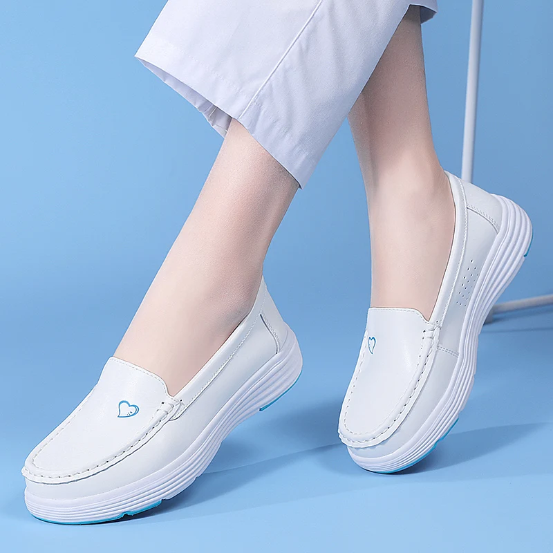

2025 Women's High-quality Nurse Non Slip Platform Walking Versatile Flat Bottom Comfortable Soft Sole Casual Work Women's Shoes