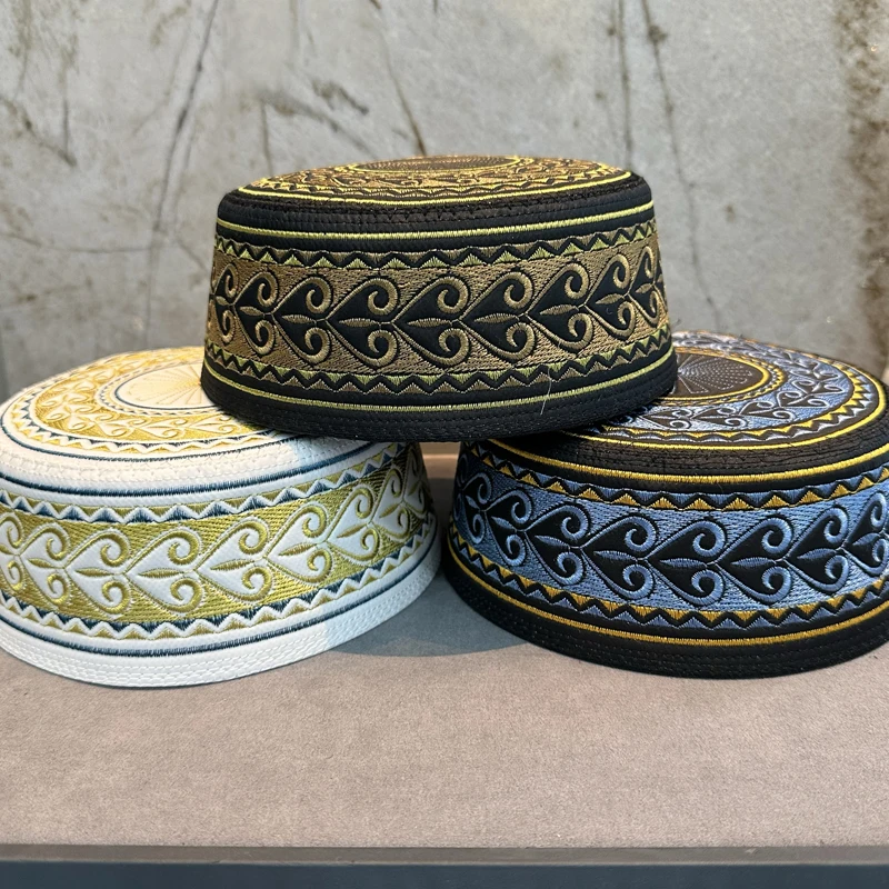 55-60 Nuovi Uomini Musulmani Cappello di Preghiera di Cotone Ricamo Arabia Saudita Cappello Islamico Musulmano Turbante Berretto Ebraico Uomini Foulard Abbigliamento