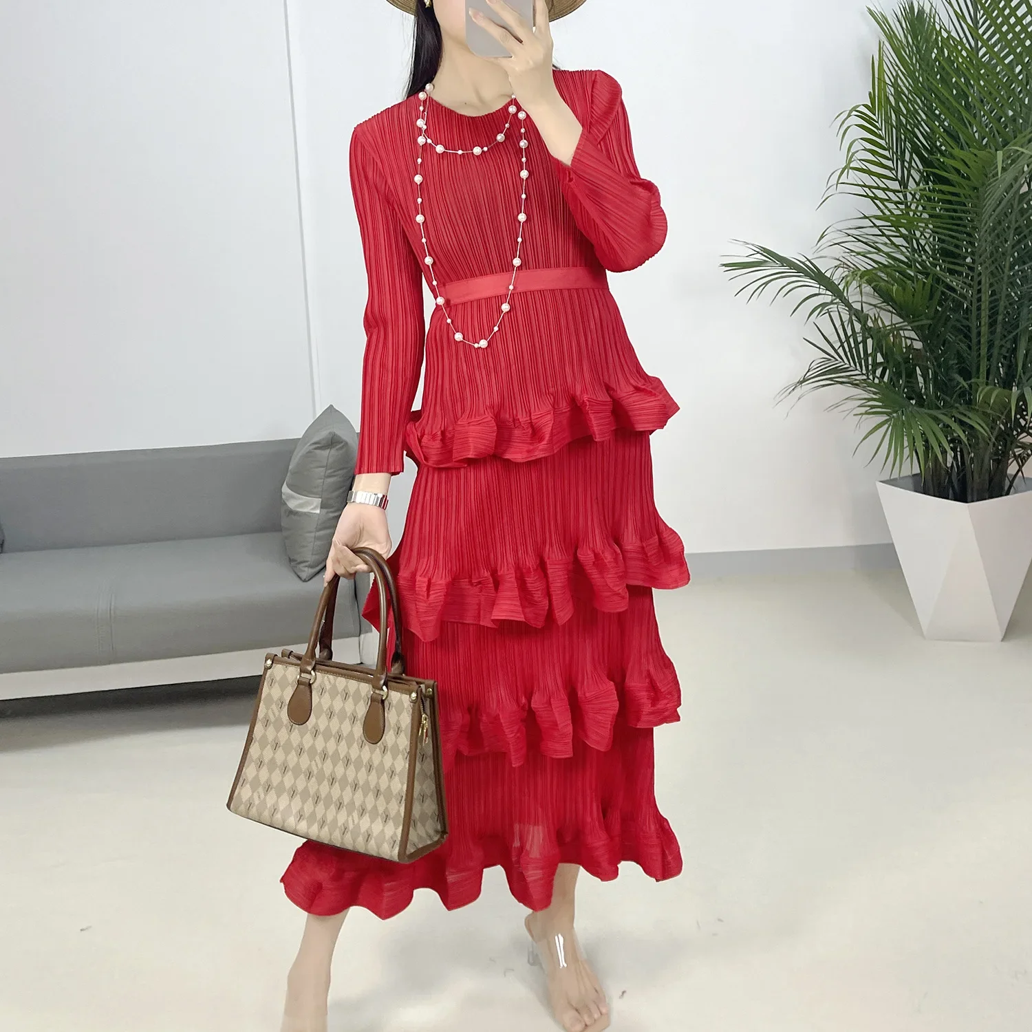 

2024 Spring New Miyake Pleated Casual Three-quarter Sleeve Round Neck Dress Women's Elastic Slim Pleated Dress Women's Clothing