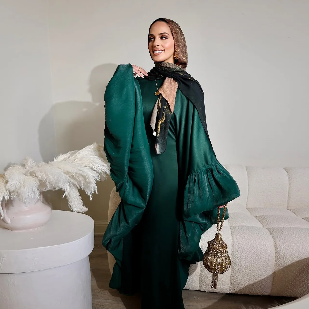 럭셔리하고 단정한 아바야 무슬림 고급 새틴 아바야 허리 조임 자수 아바야 라마단 히잡 이브닝웨어 글래머 드레스