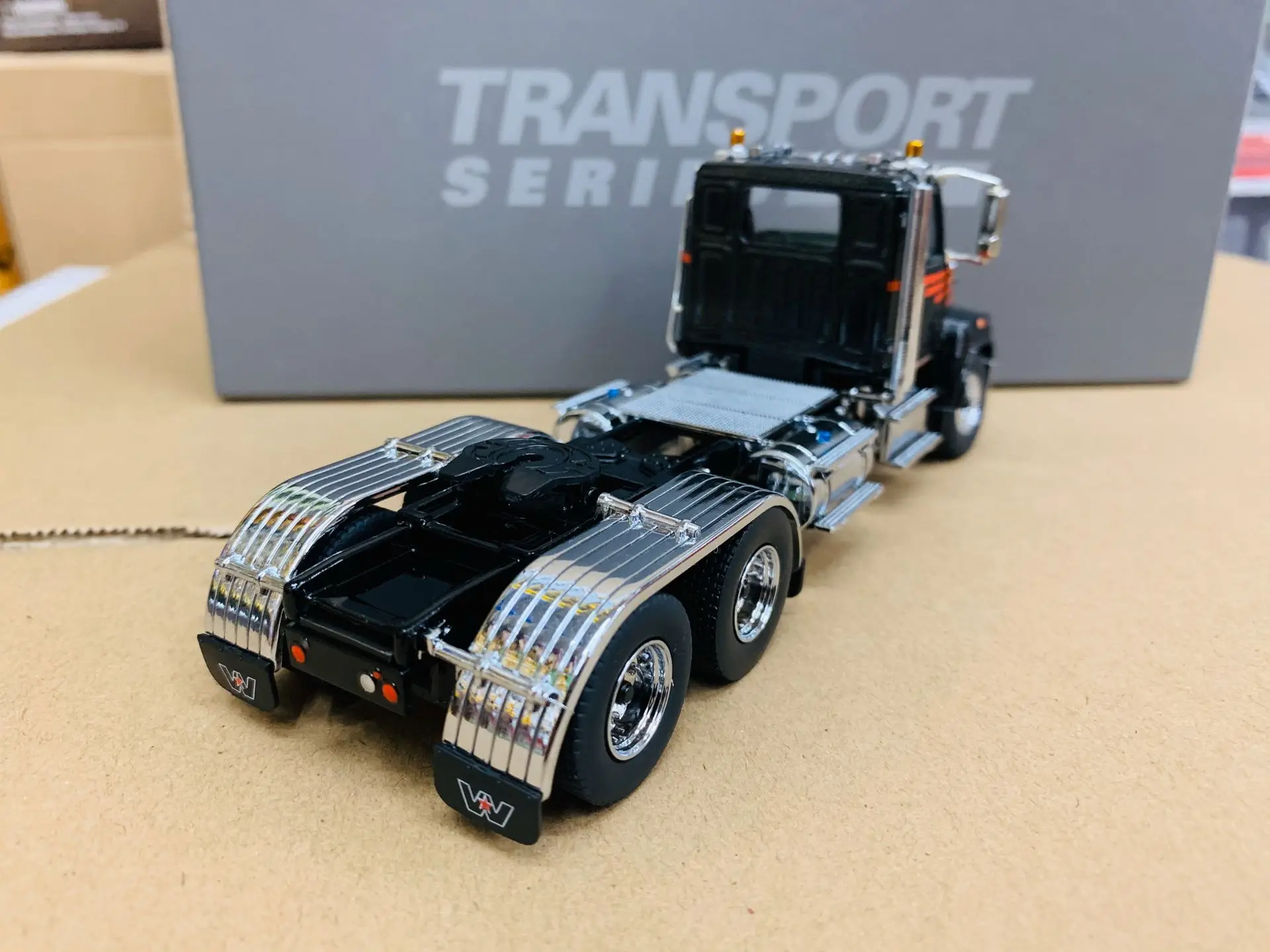 Western Star 4700 SF Tandem truck-Tractor 1:50 Scale By Diecast Masters 71036