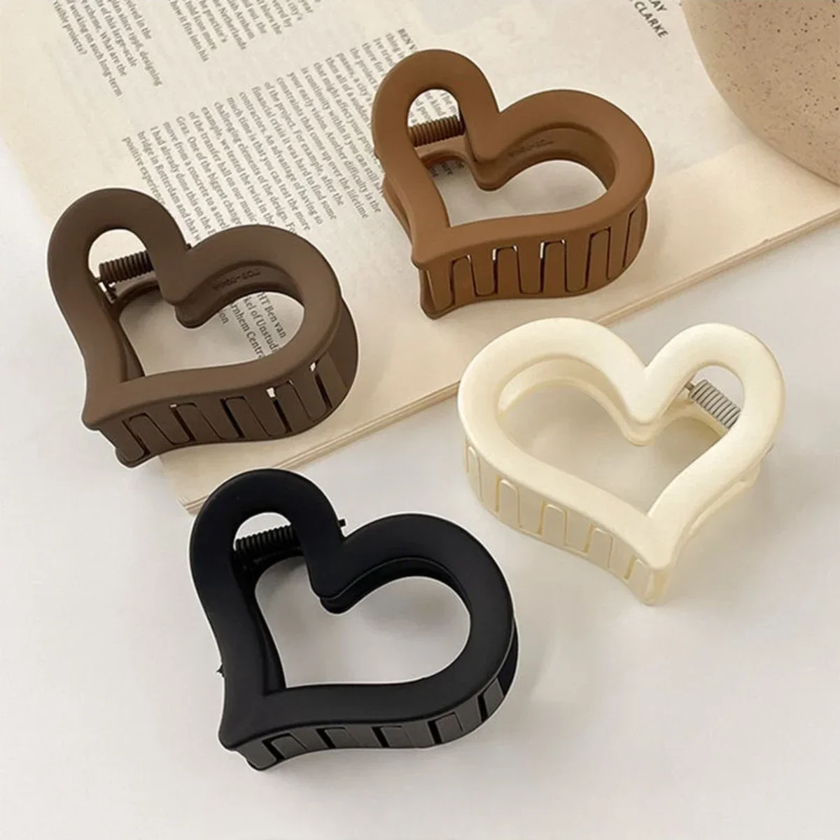 4 Stück Liebes-Greifklammer, Haar-Accessoires-Haarspange, schwarz-weißer Milchkaffee in natürlicher Farbe, geeignet für Damen und Mädchen