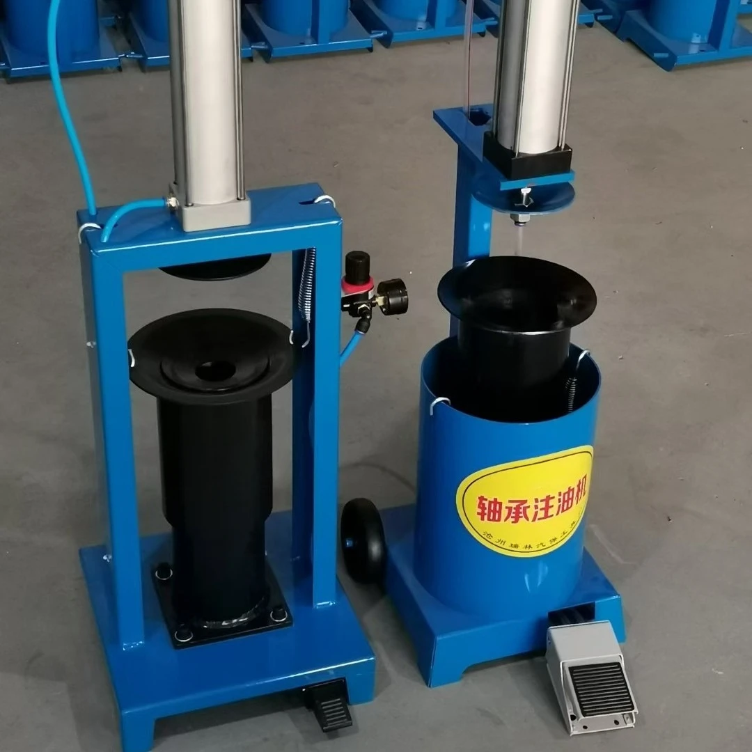 Pneumatic bearing oil injector: large truck maintenance and wheel maintenance tool, pneumatic oil injector