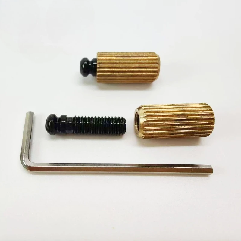 نظام جسر اهتزاز بقفل مزدوج على طراز Floyd Rose مع أعمدة فولاذية وبطانات نحاسية، وحدة جسر قضيب Whammy للجيتار