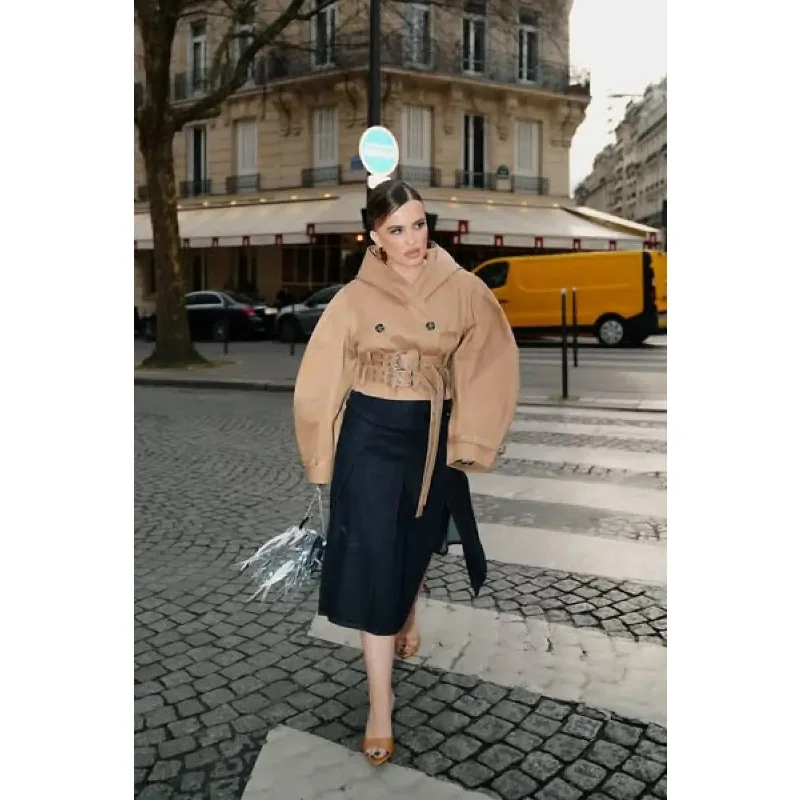 

Новый модный тренд: плащ с капюшоном и двойным поясом, универсальная женская одежда для повседневной носки.