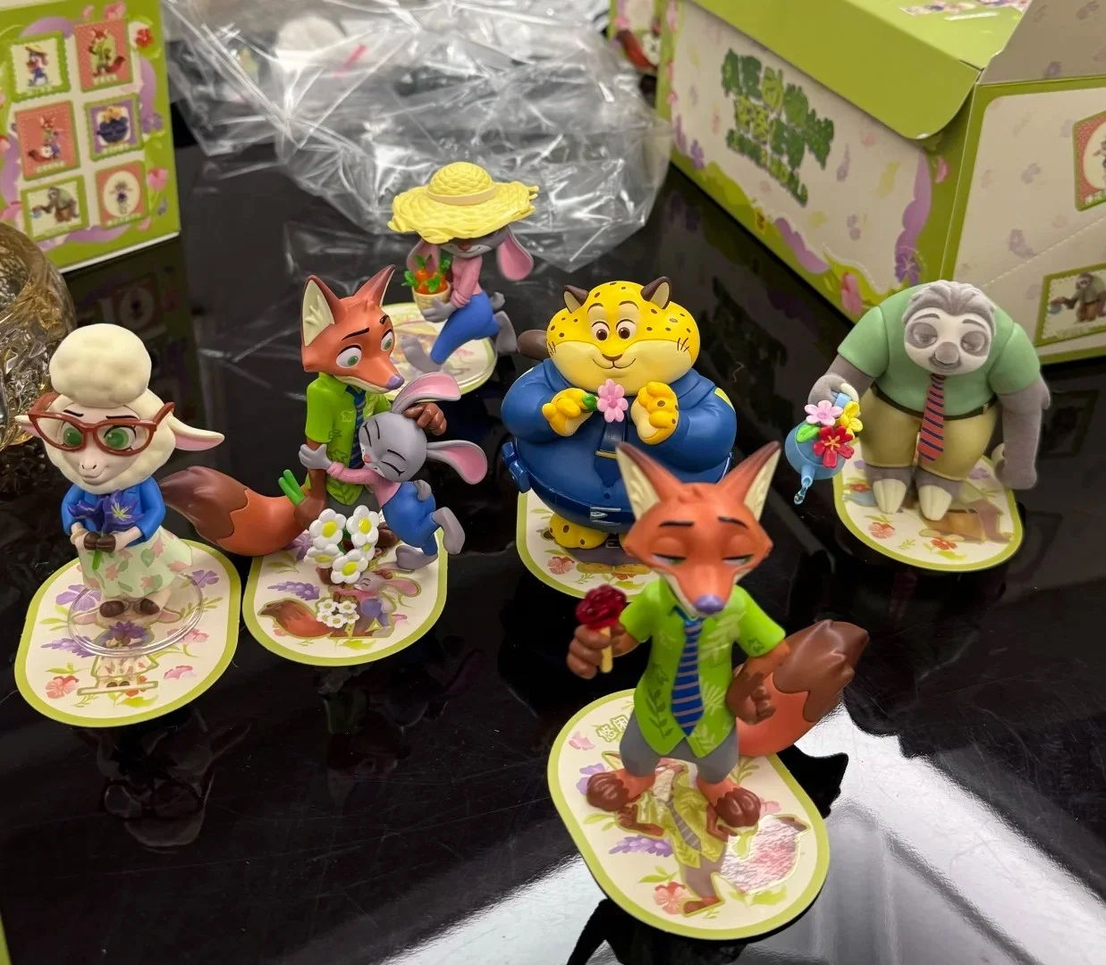 Подлинная серия Зоотопия Цветочный мир Слепая коробка Ник Джуди Леопард Полицейский Коллекционная модная игрушка Аниме Фигурка Украшение