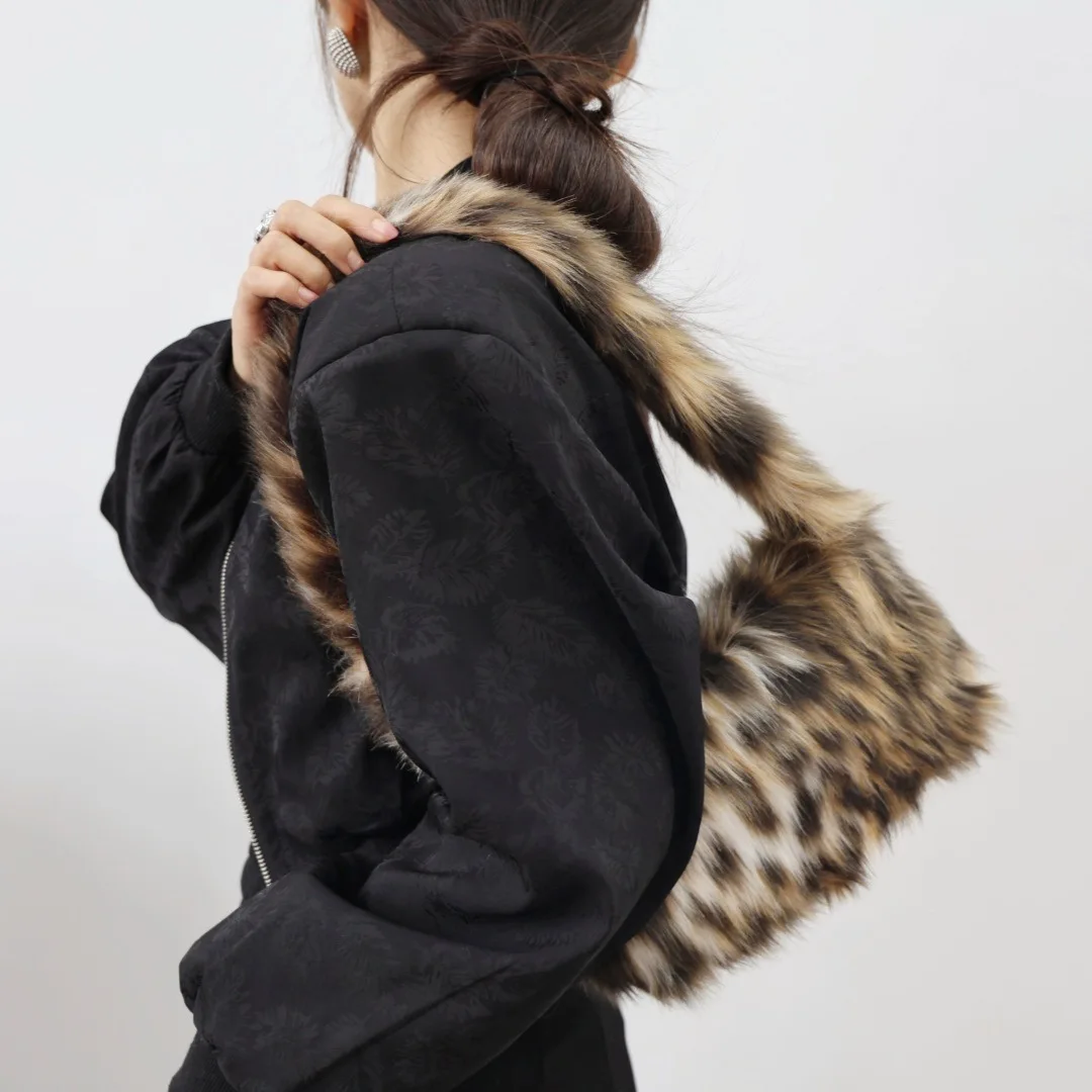 Y2K Trendige Plüsch-Unterarmtasche Damen Herbst-Winter Mode Einzelhandtasche Leopardenmuster-Tasche für Streetstyle – Detail 10