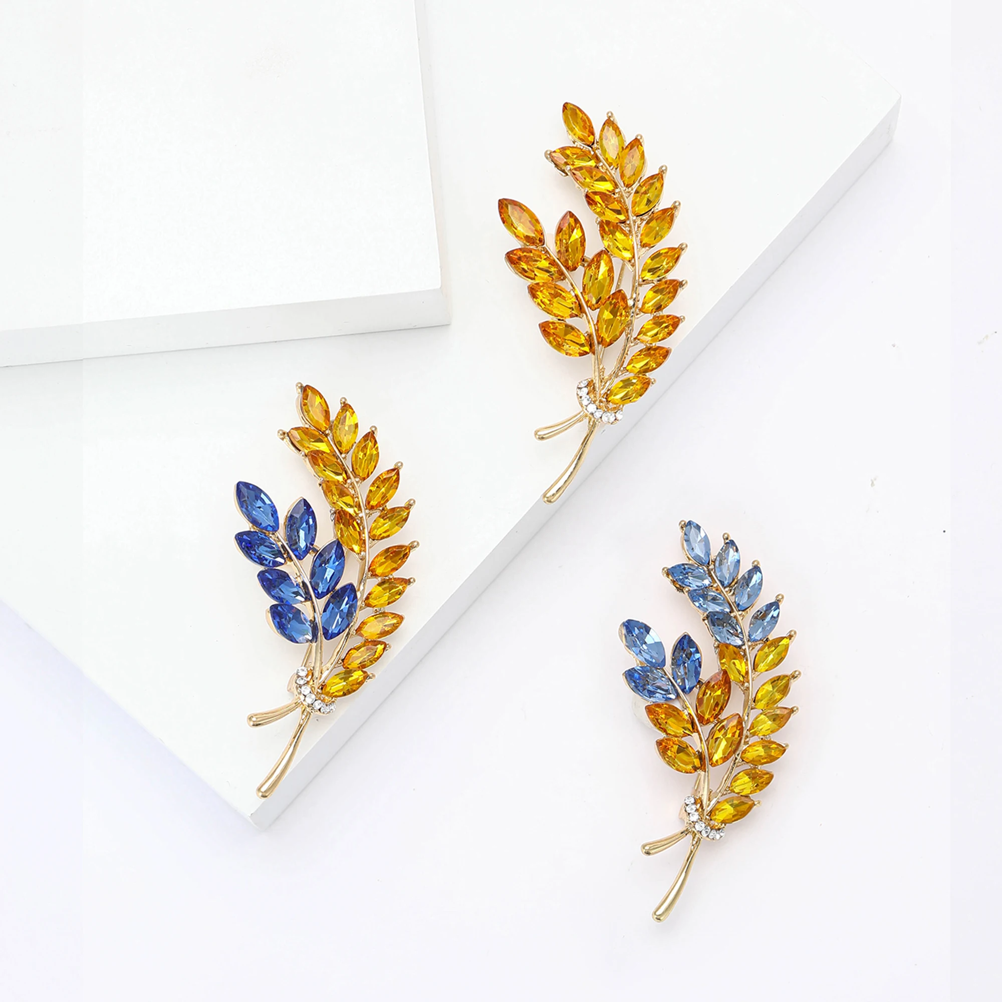 Trendy Rhinestone Wheat Ear Brooch for Women Ukrainian Wheats Pin Enamel Plant Badges Event Party Decoration Clothes Accessories