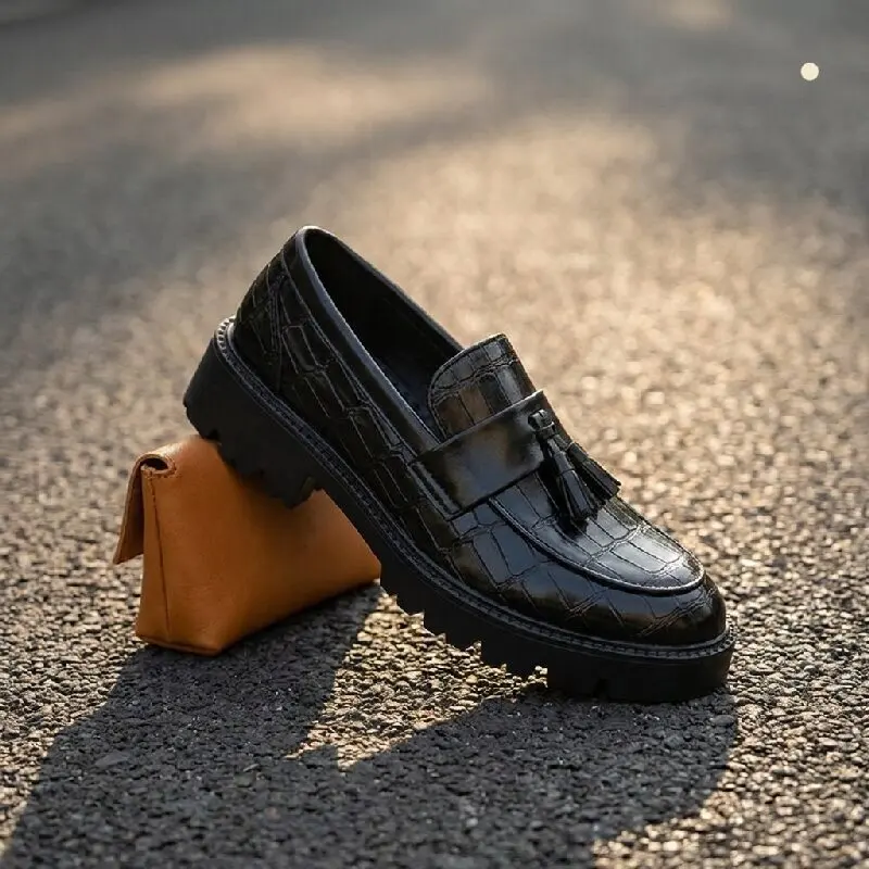 

Size 38-46 Men Pointed Fringe Shoes Black Red Color Retro British Casual Thick-soled Durable Business Formal Shoes Social Shoes