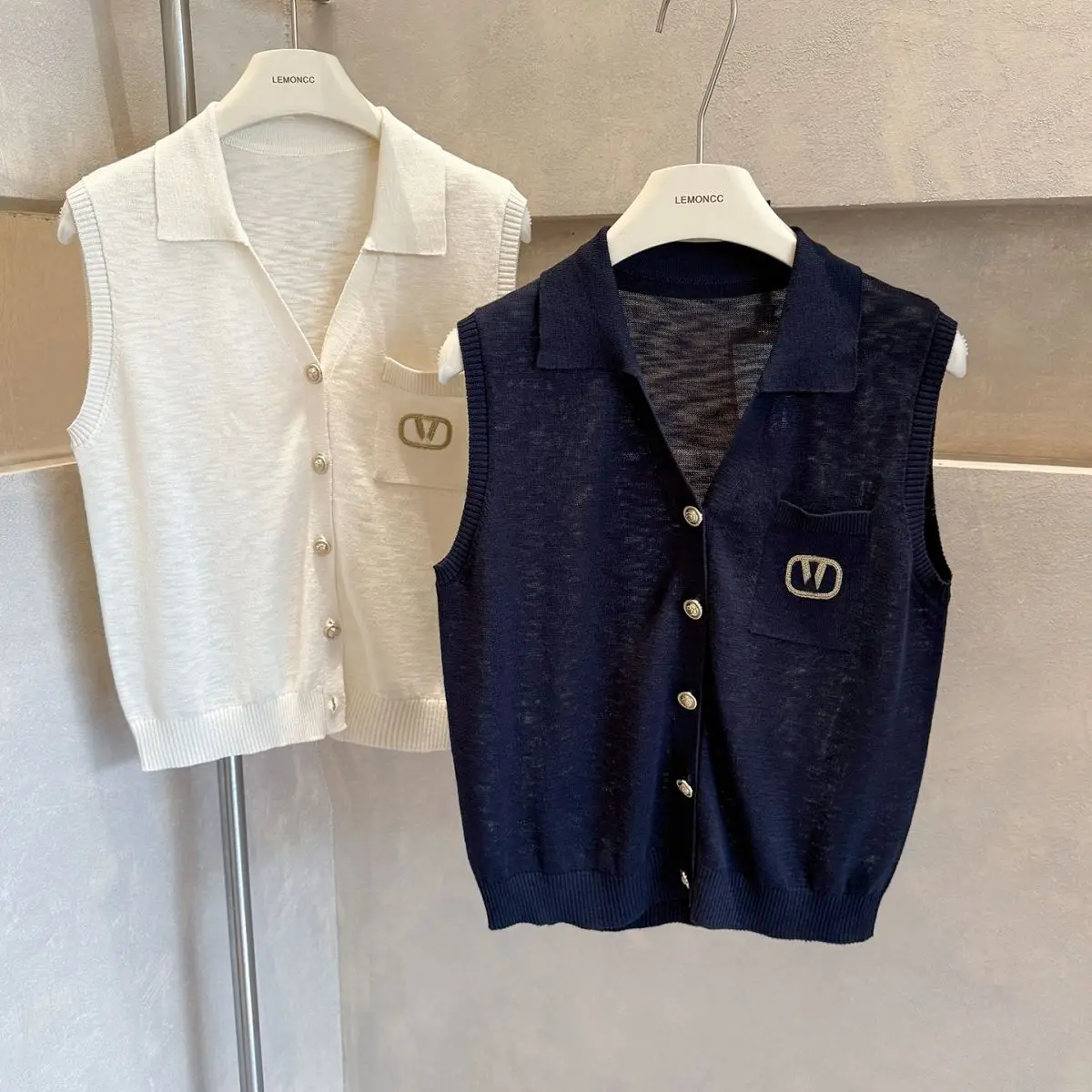 

Ladies Fashion Letter Solid Color Turn-down Collar Sleeveless T-Shirts Spring Summer Vintage Buttons Elasticity Embroidered Tops