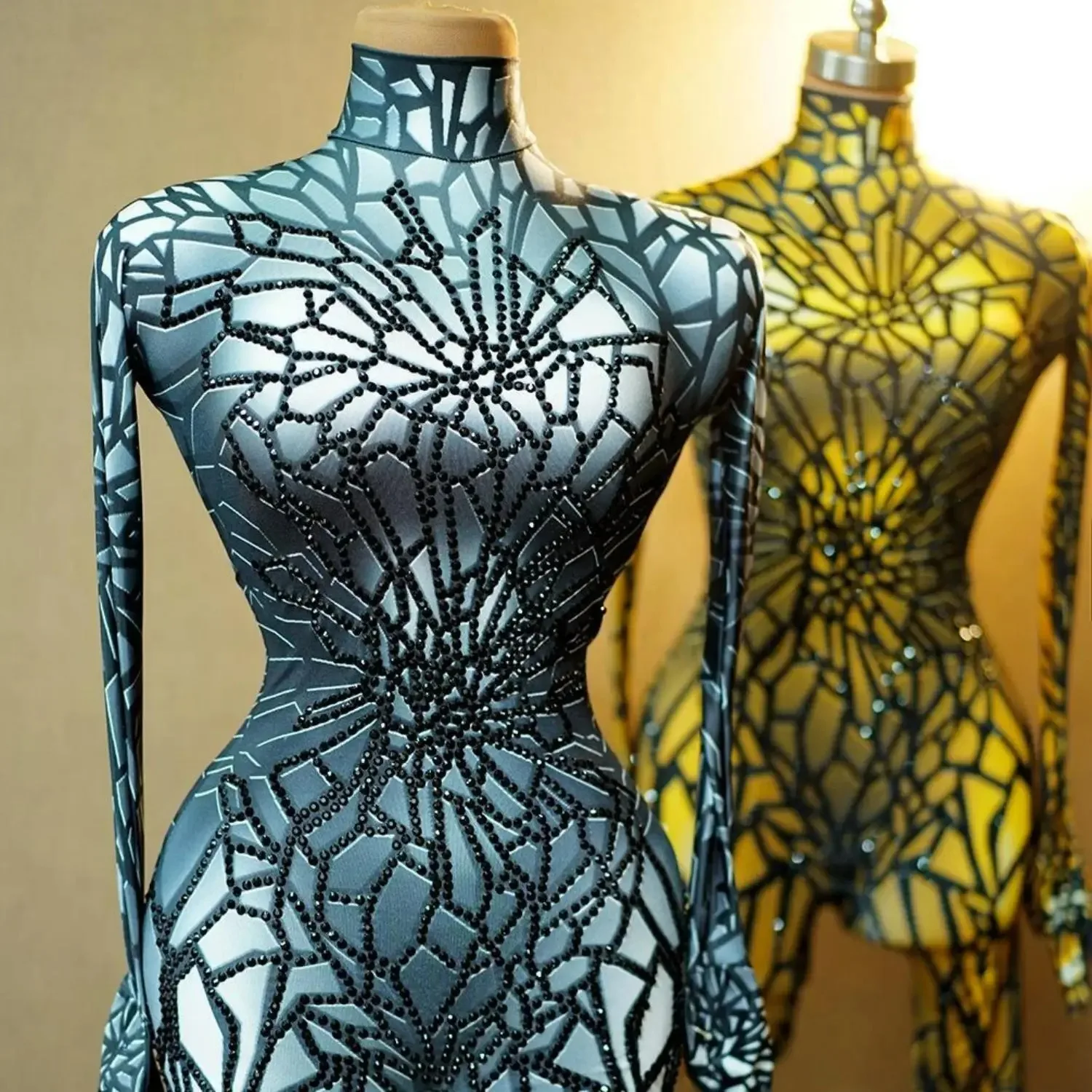 بدلة رقص نسائية مثيرة قابلة للتمدد بأحجار الراين اللامعة ملابس المسرح لحفلات أعياد الميلاد زي المغني اسحب الملكة Posui