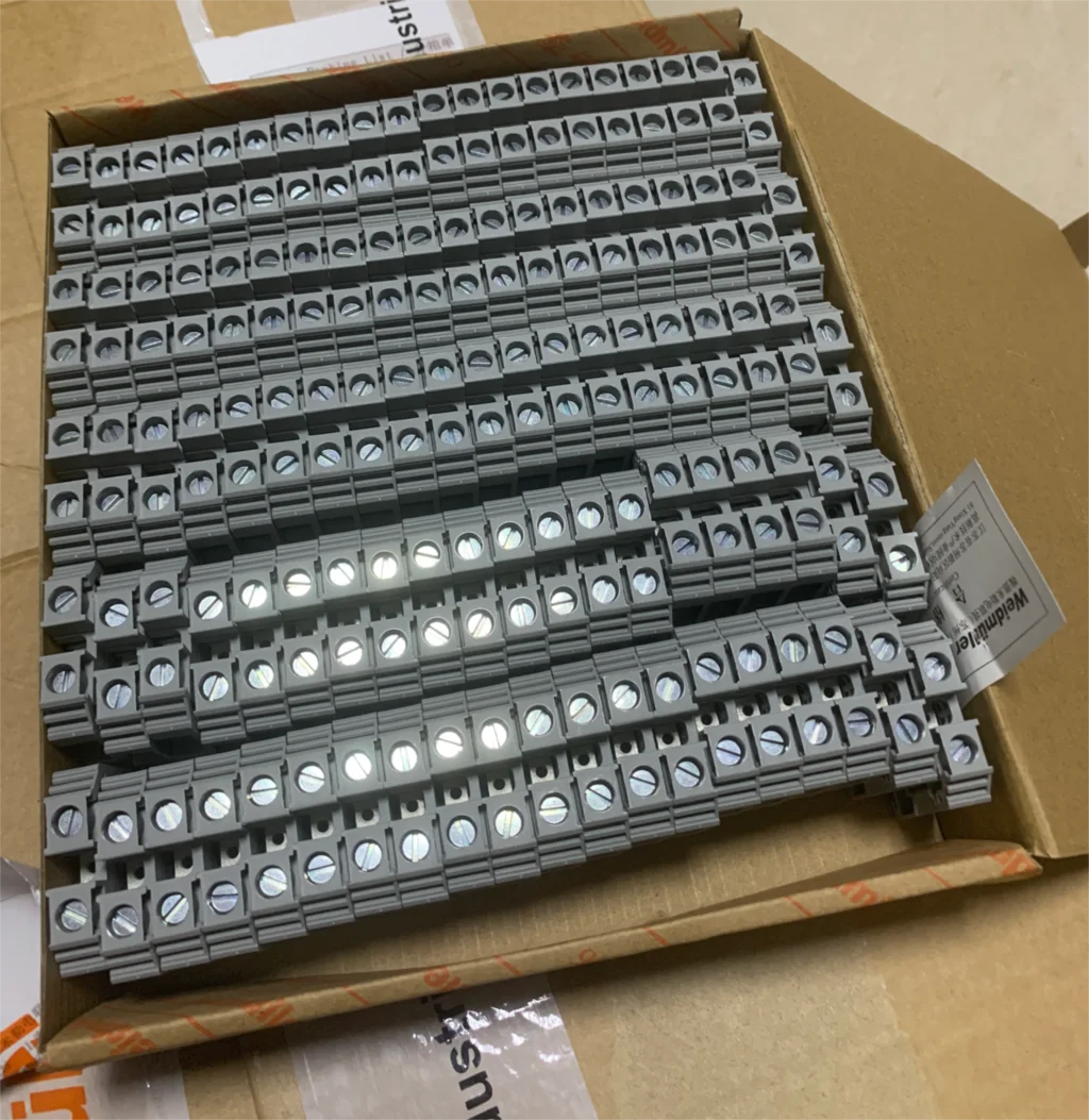 

50pcs SAKDU 10 Rail terminal 1124230000
