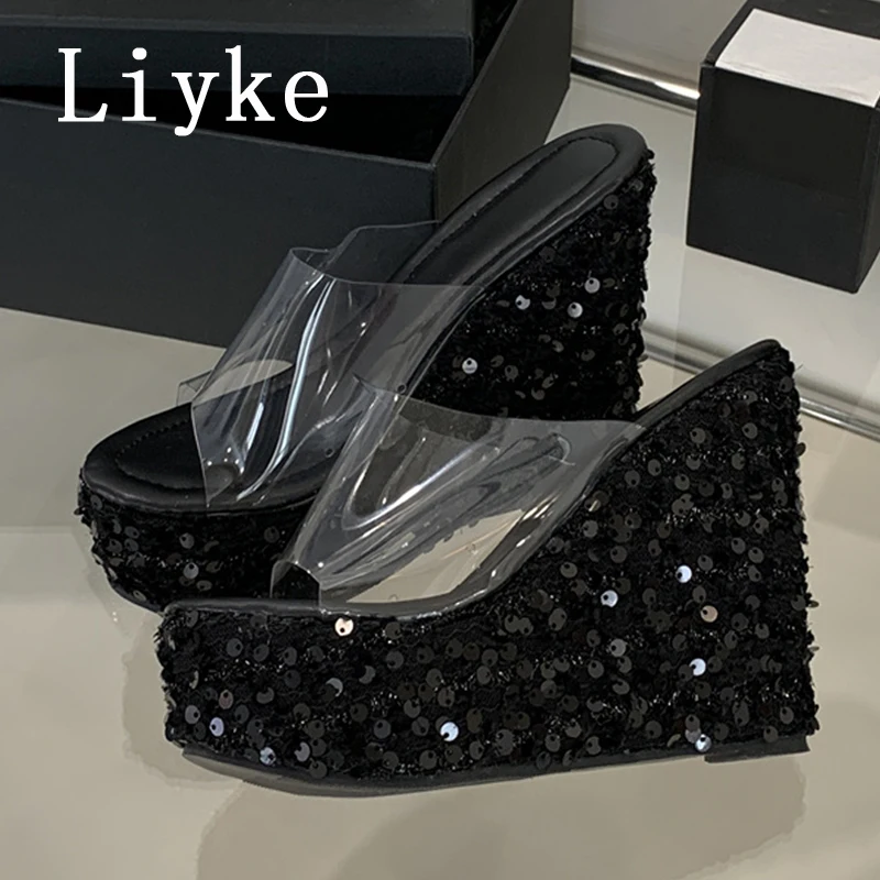 

Liyke/летние прозрачные тапочки на очень высоком каблуке 13 см, женская обувь для банкета, модные сандалии на танкетке с открытым носком и блестками на платформе