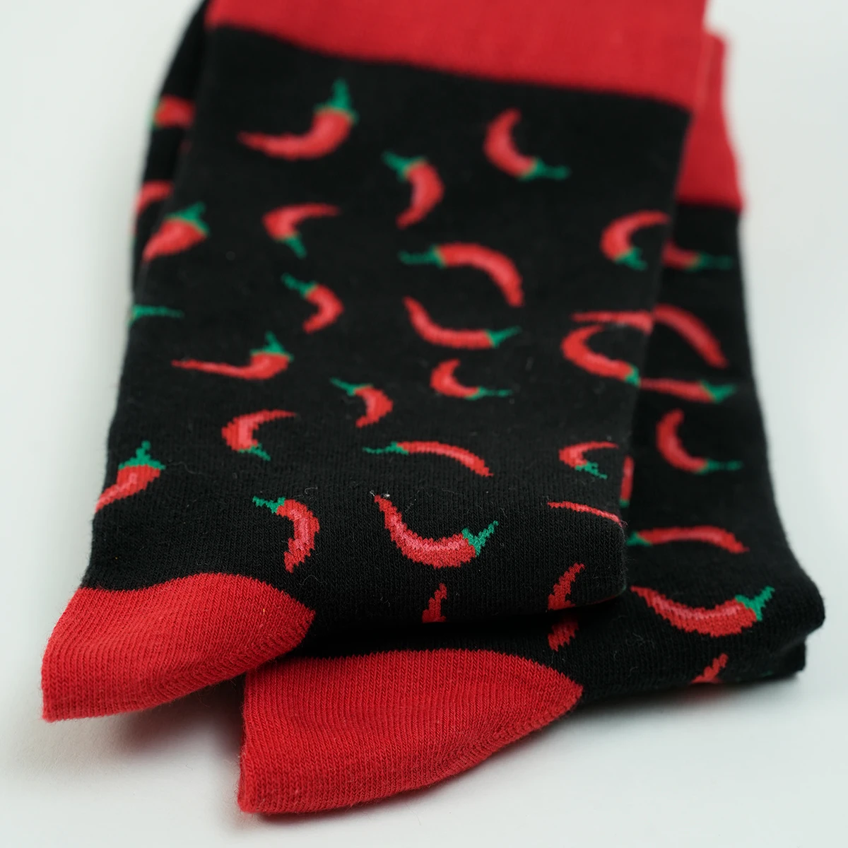 1 Pair Unisex Black Bottom Full Print Chili Peppers,Comfort Novelty Creative Mid Calf Socks Suit In All Seasons