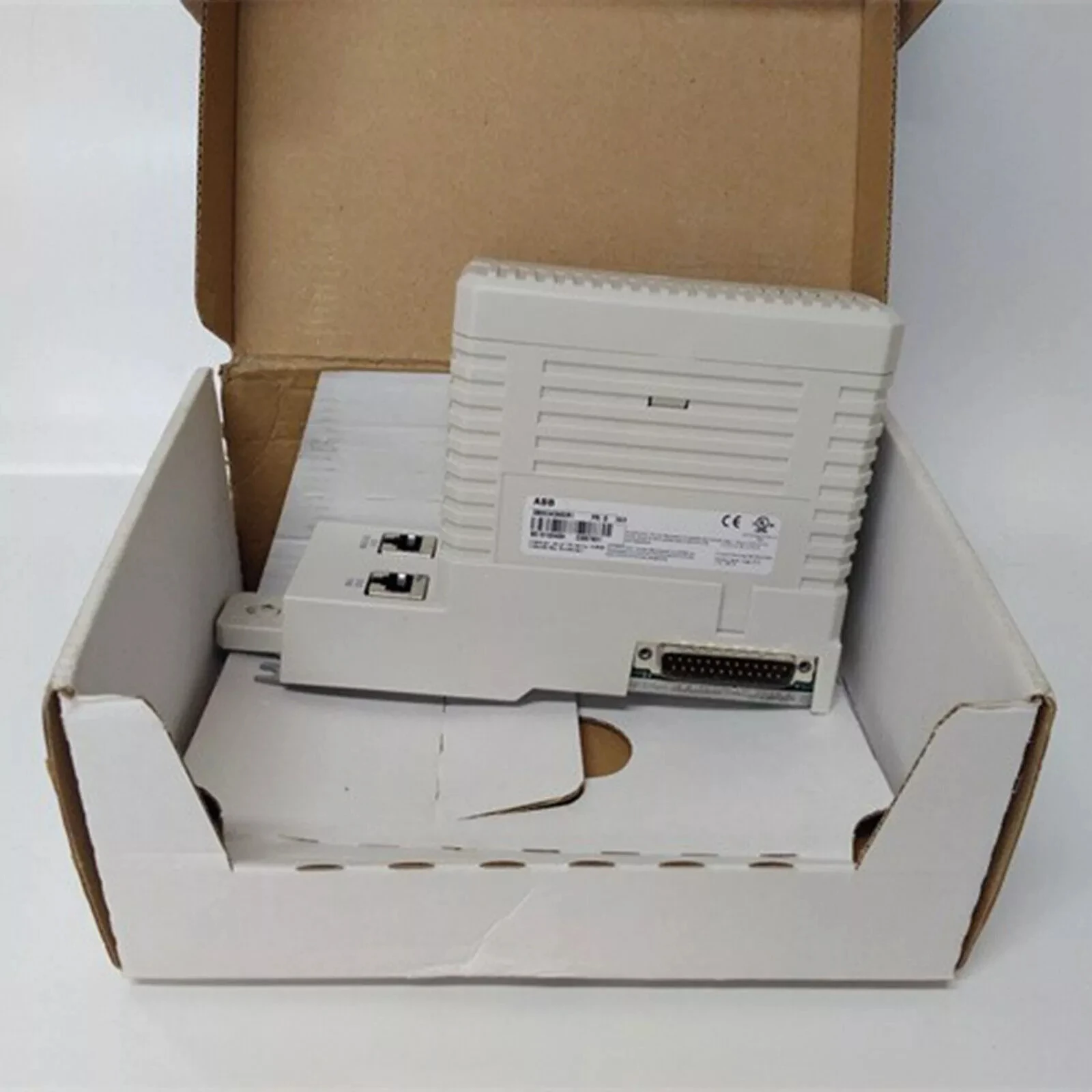 Un nuevo módulo BB CI867K01 interfaz Modbus TCP 3BSE043660R1