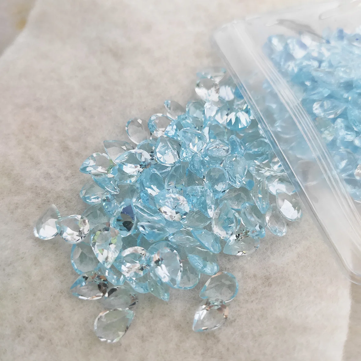 

Sky Blue Topaz Faceted Pear Shape Loose Gemstones in From 7X9mm for Jewellery Making