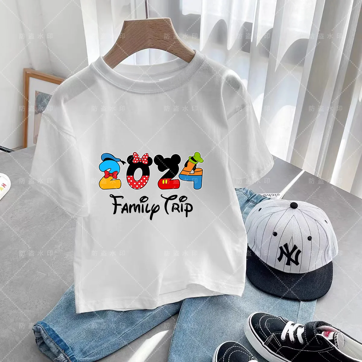 Vacation Clothes Caricature Couple T-shirt Short Sleeve Disney Children Top Summer Fashion Disneyland Trip 2024 Clothes Disney